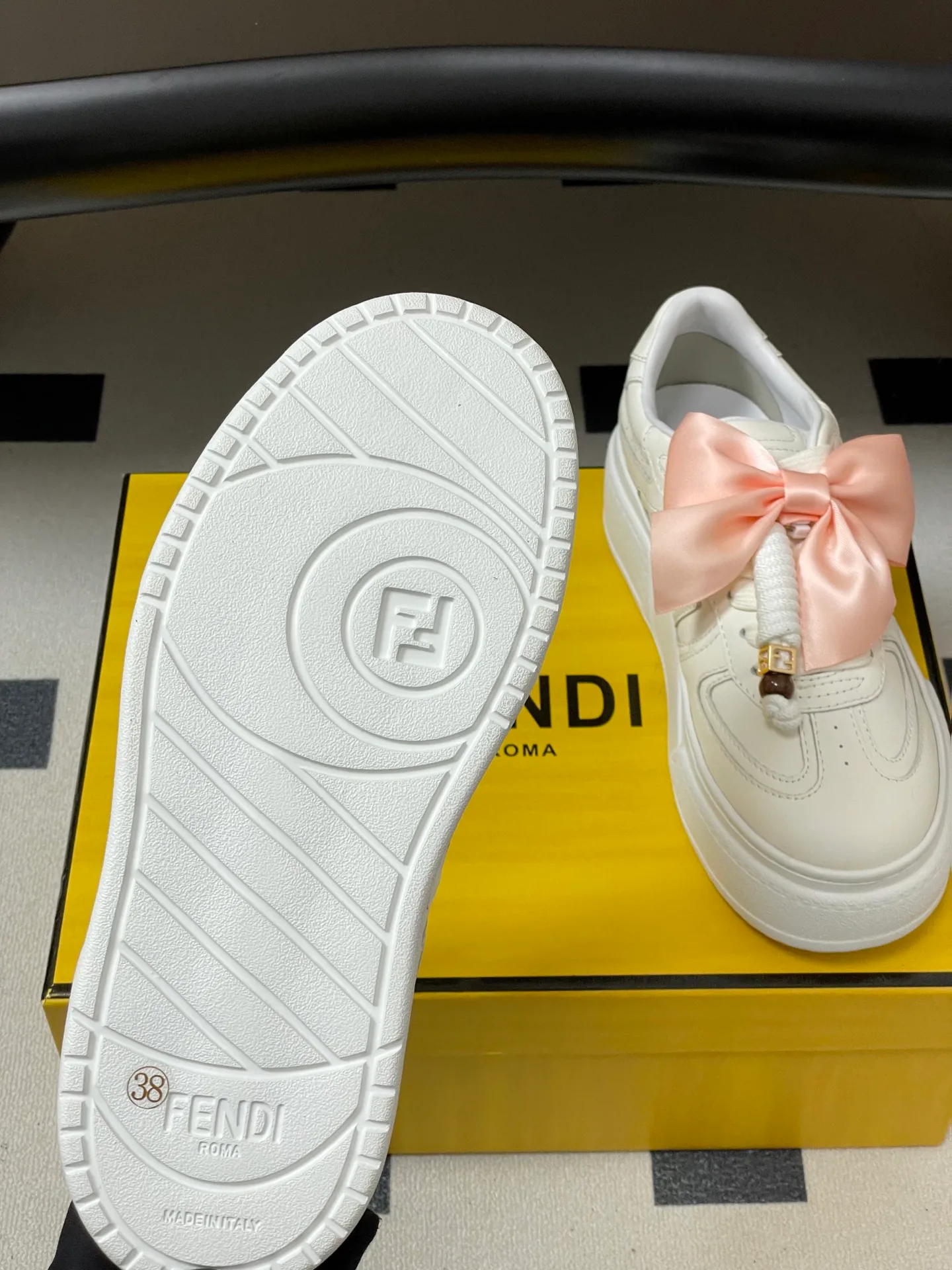 Women's Sneakers FENDI 18534374