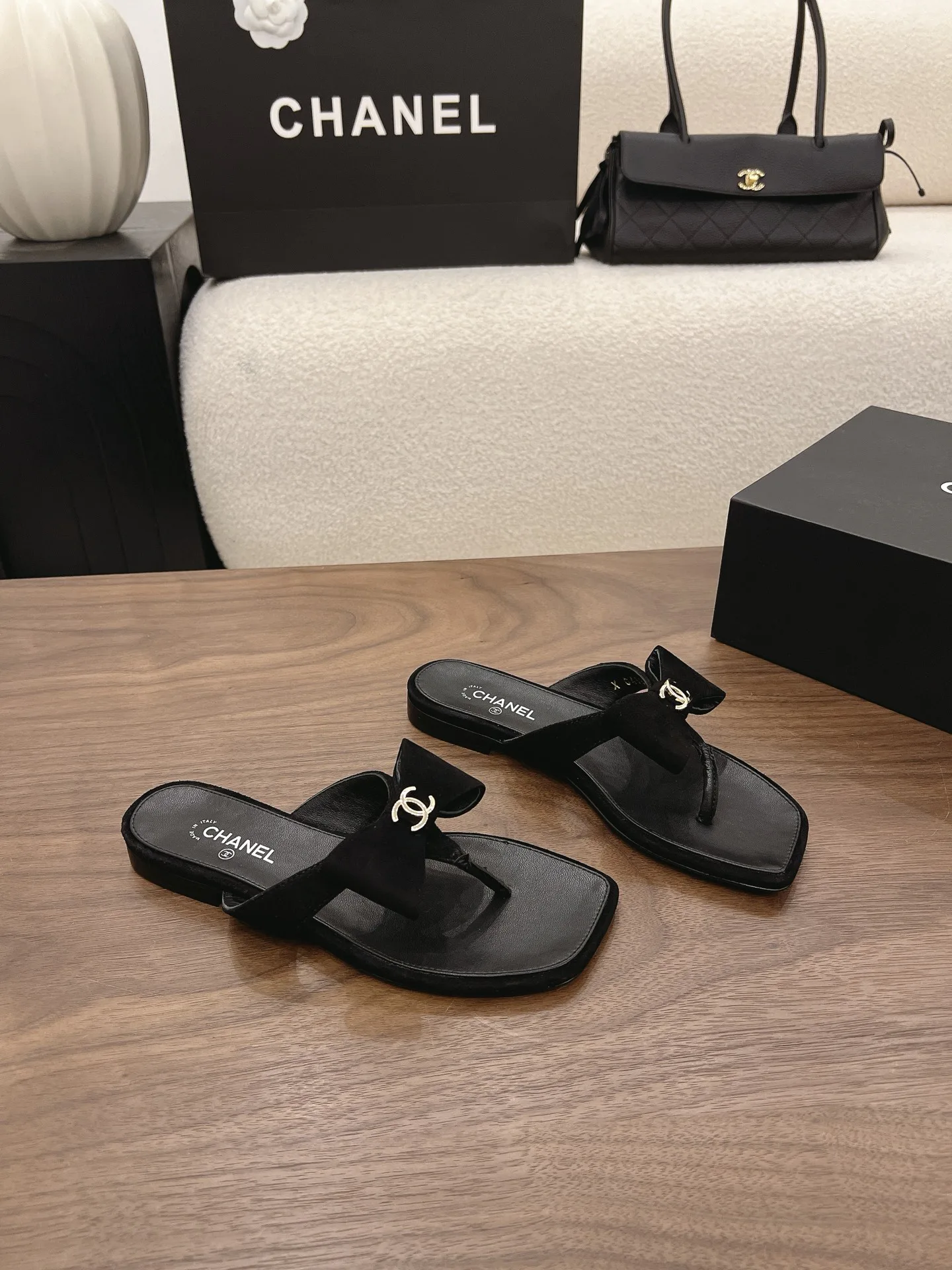 Women's Flip-Flops CHANEL 16902358