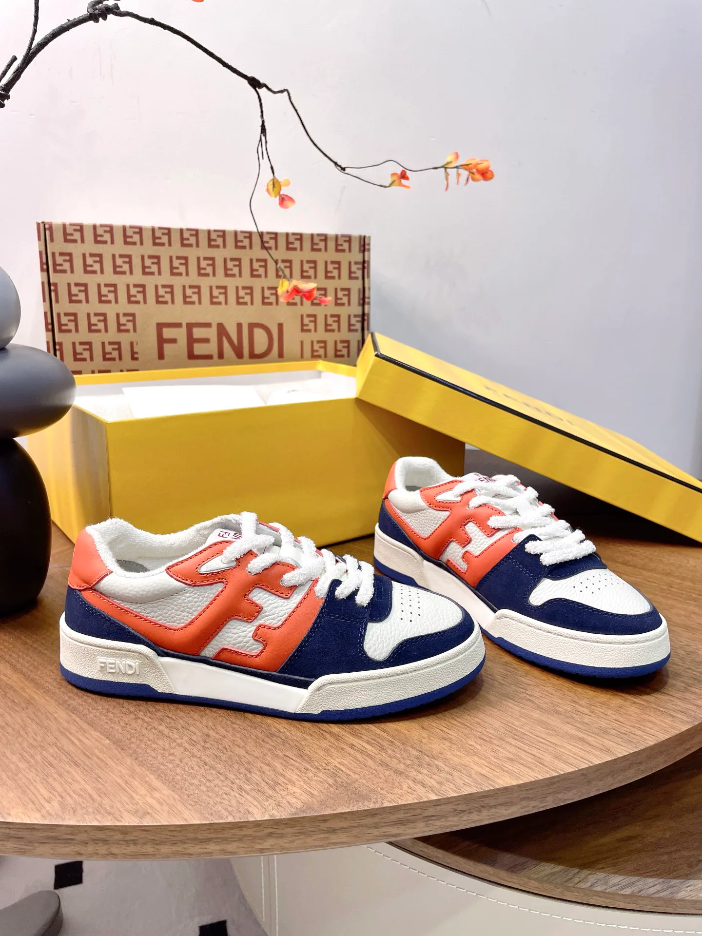 Women's Sneakers FENDI 17957375