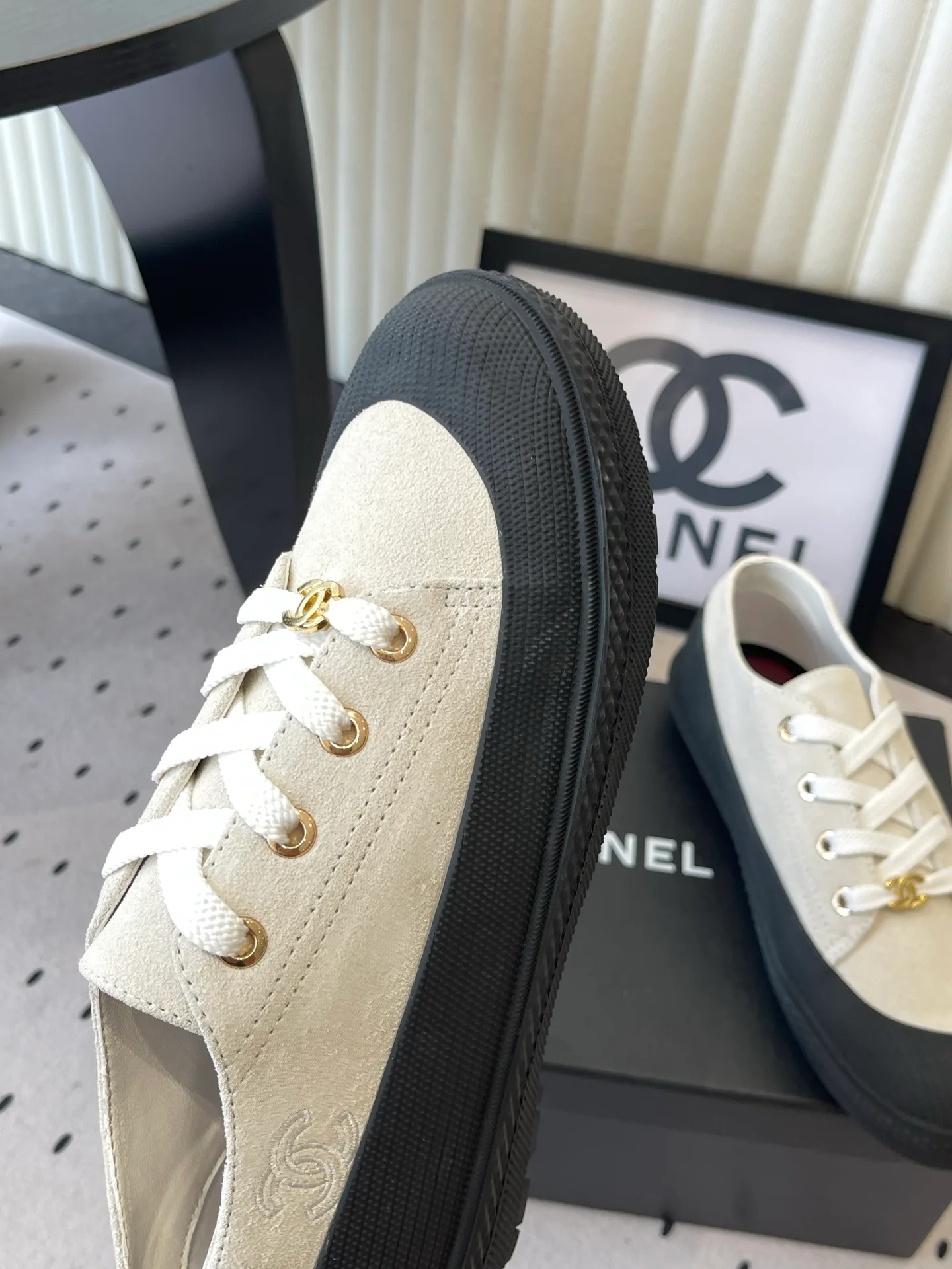 Women's Sneakers CHANEL 18069859