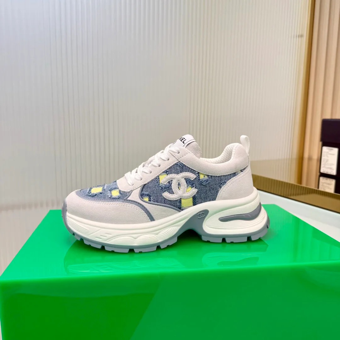 Women's Sneakers CHANEL 18366955