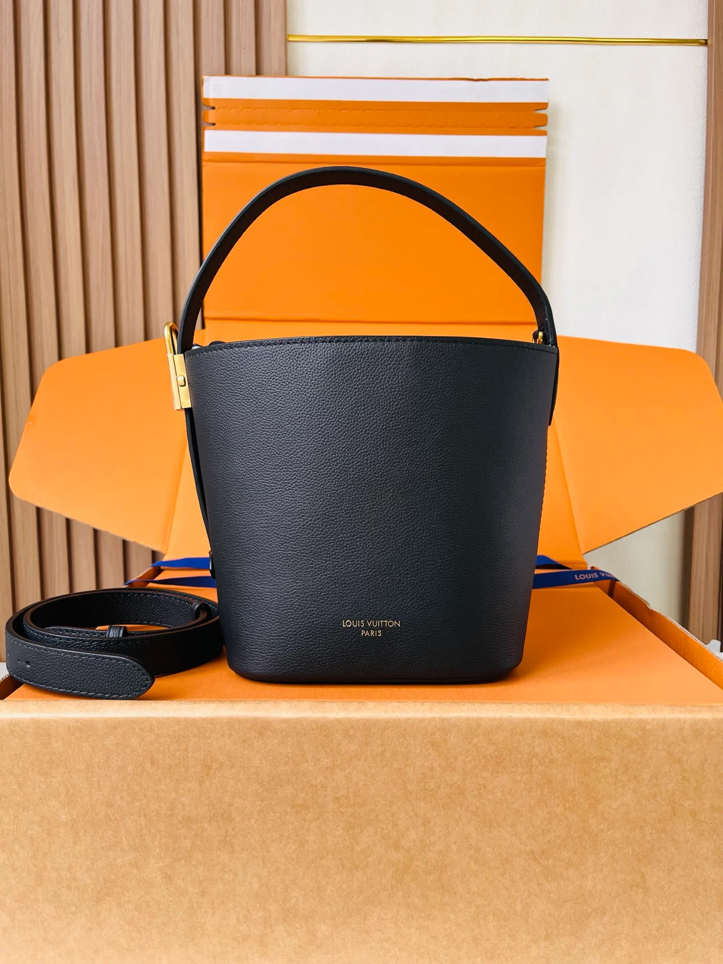 Women's Classic Handbags LOUIS VUITTON 17864843