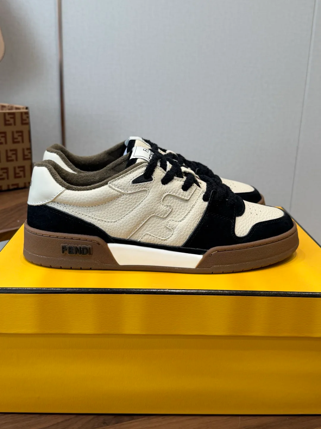 Women's Sneakers FENDI 17908426