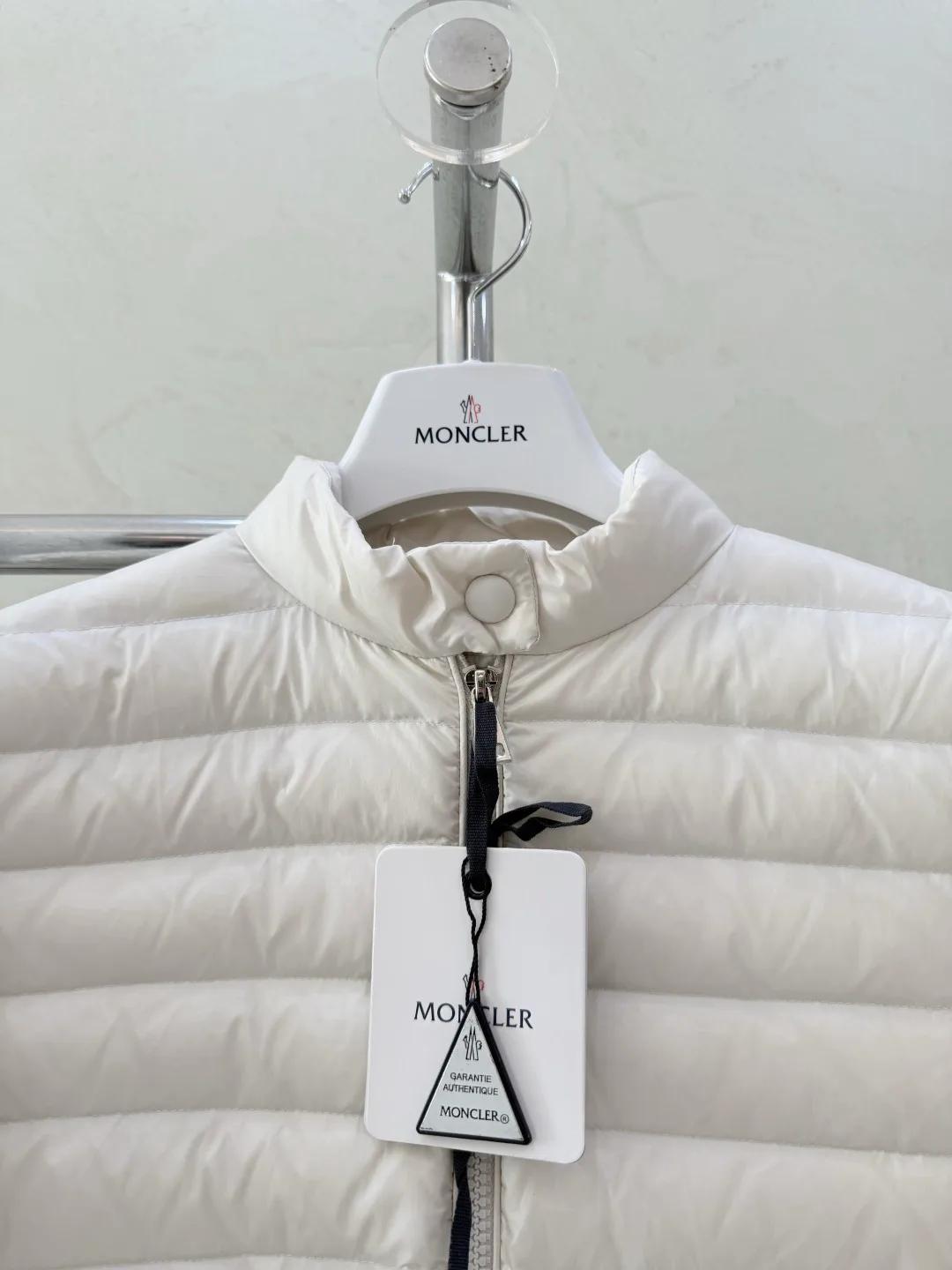 Women's Jackets And Down Jackets MONCLER 18052704