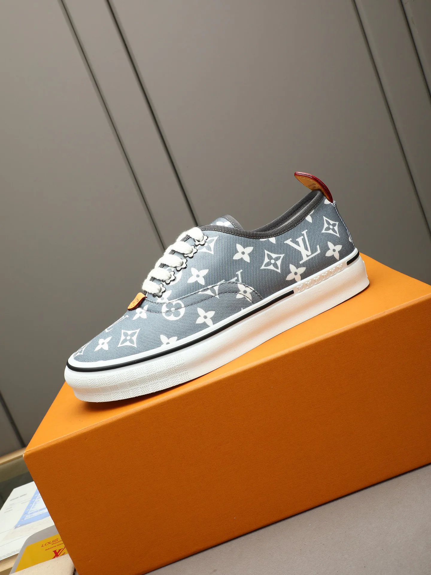 Men's Sneakers LOUIS VUITTON 17947259