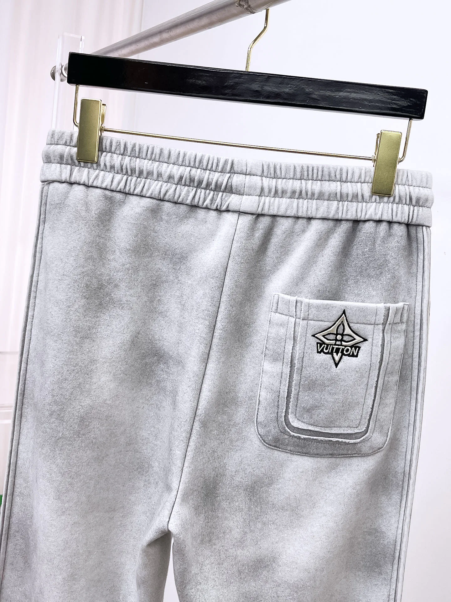 Men's Trousers LOUIS VUITTON 18399327