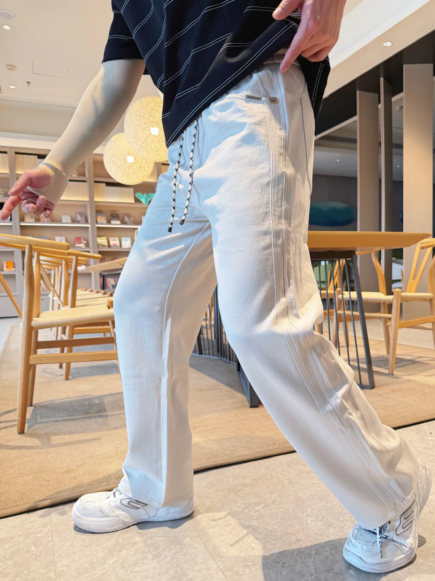 Men's Trousers BALENCIAGA 18345714