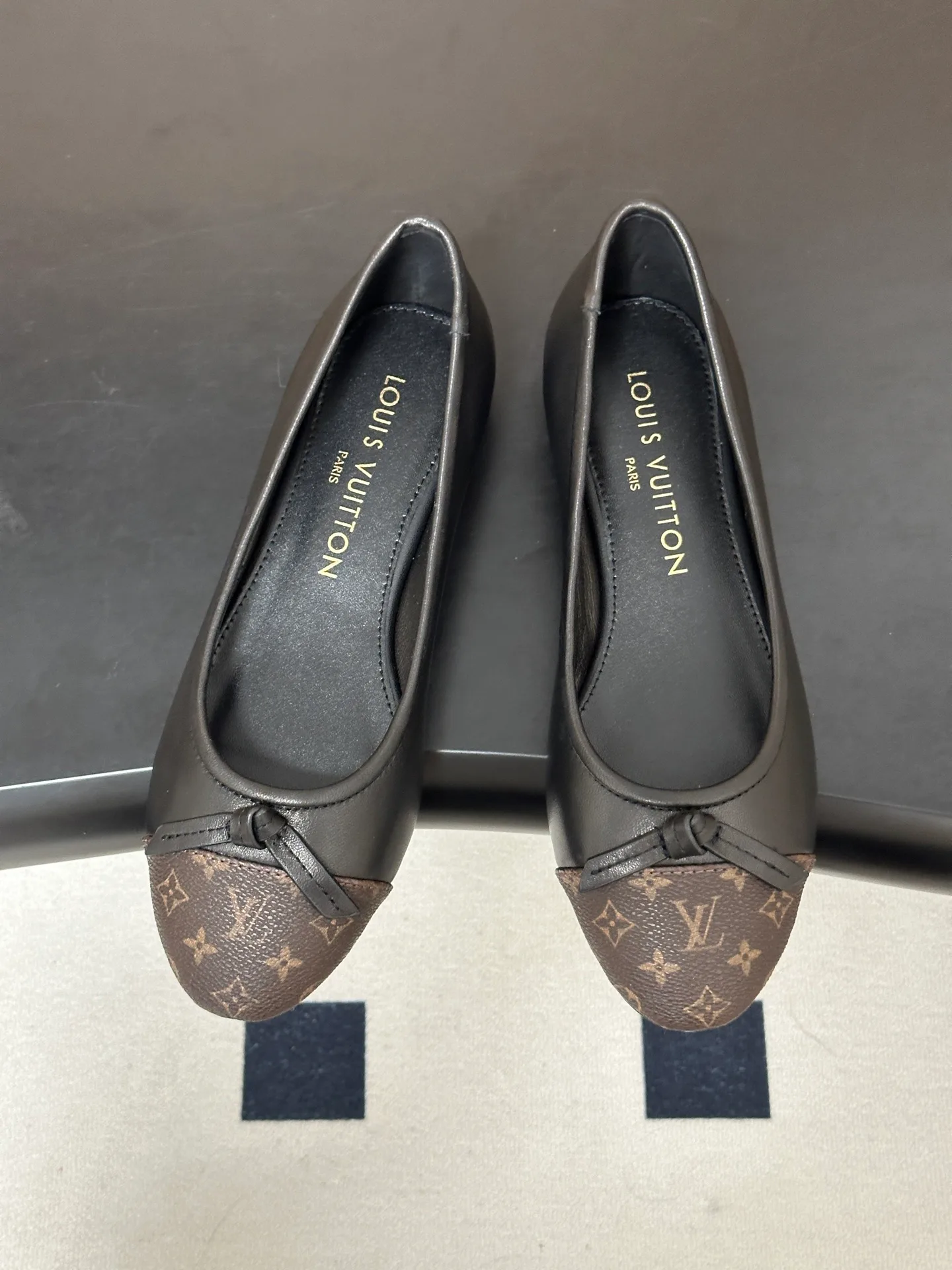 Women's Ballet Flats LOUIS VUITTON 18049403