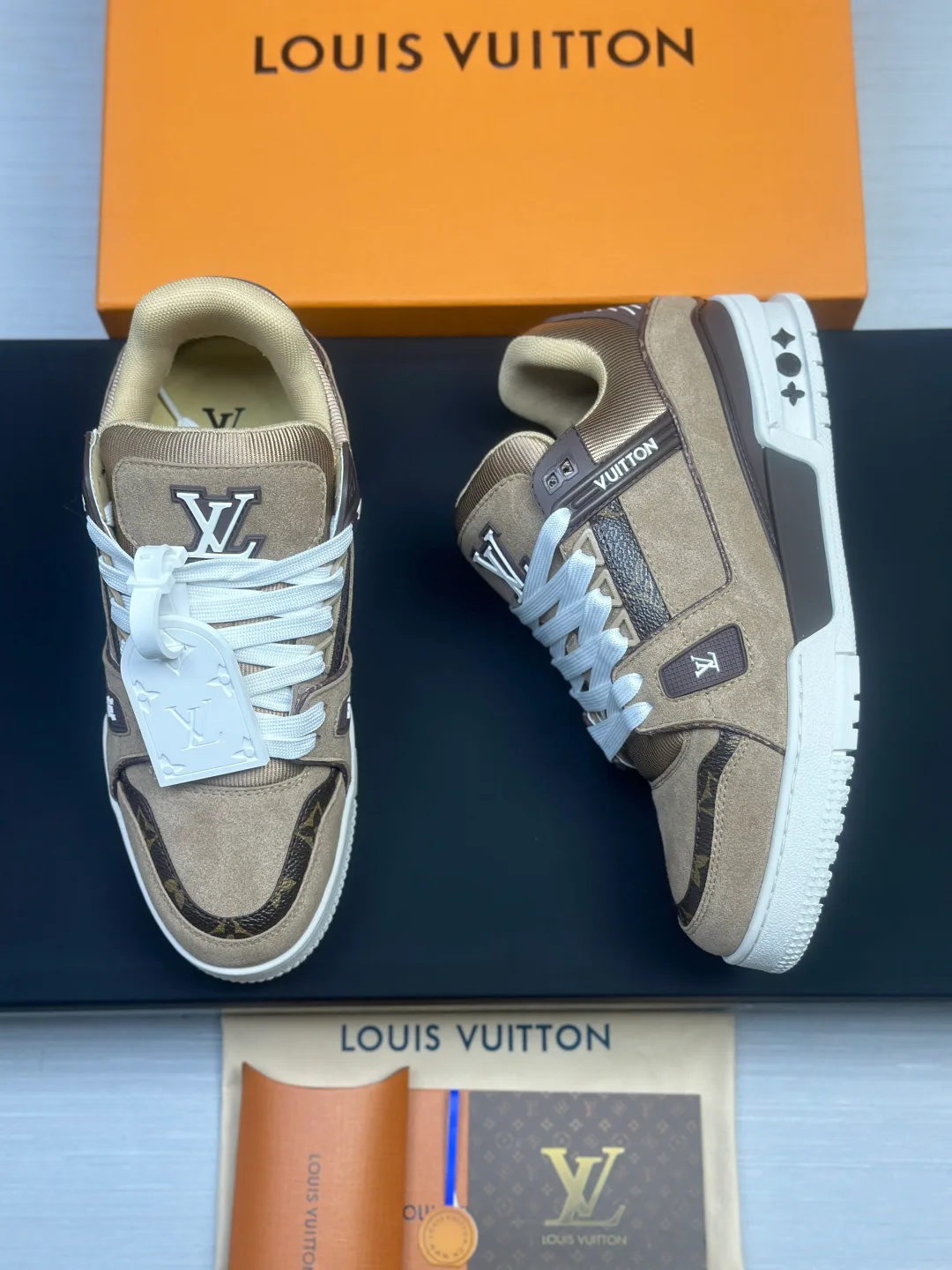 Women's Sneakers LOUIS VUITTON 18011614
