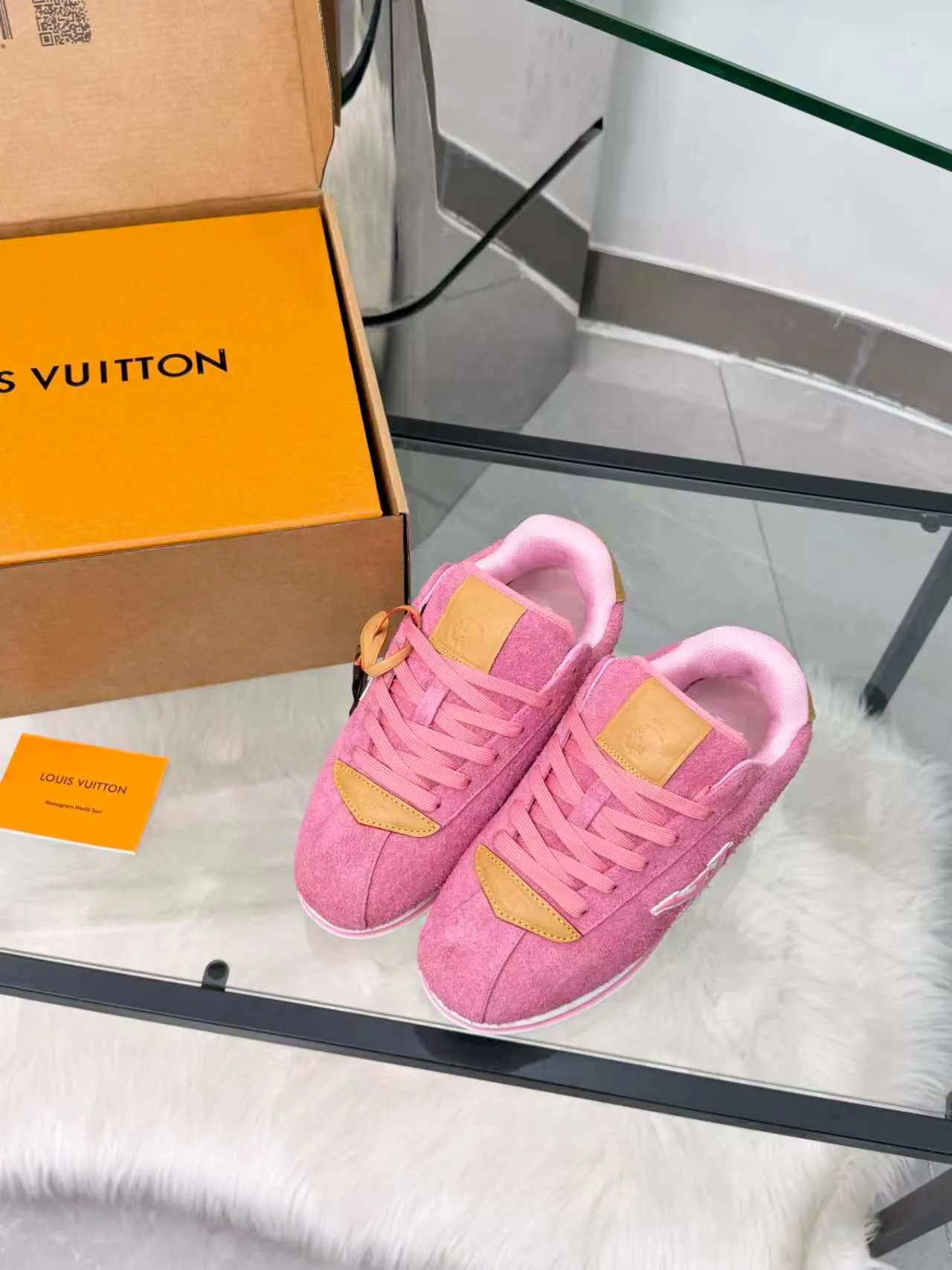 Women's Sneakers LOUIS VUITTON 18417397