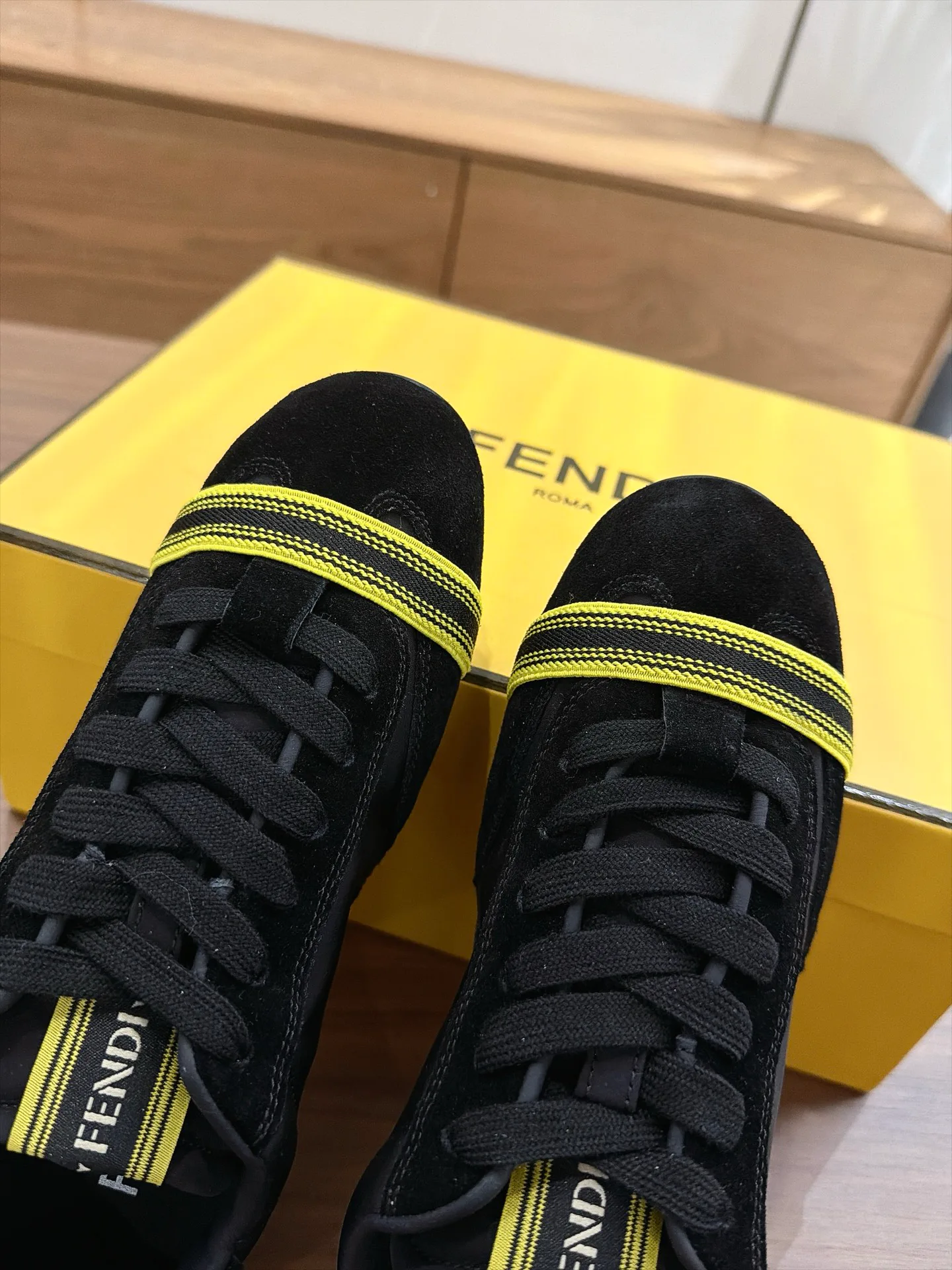 Women's Sneakers FENDI 18373650