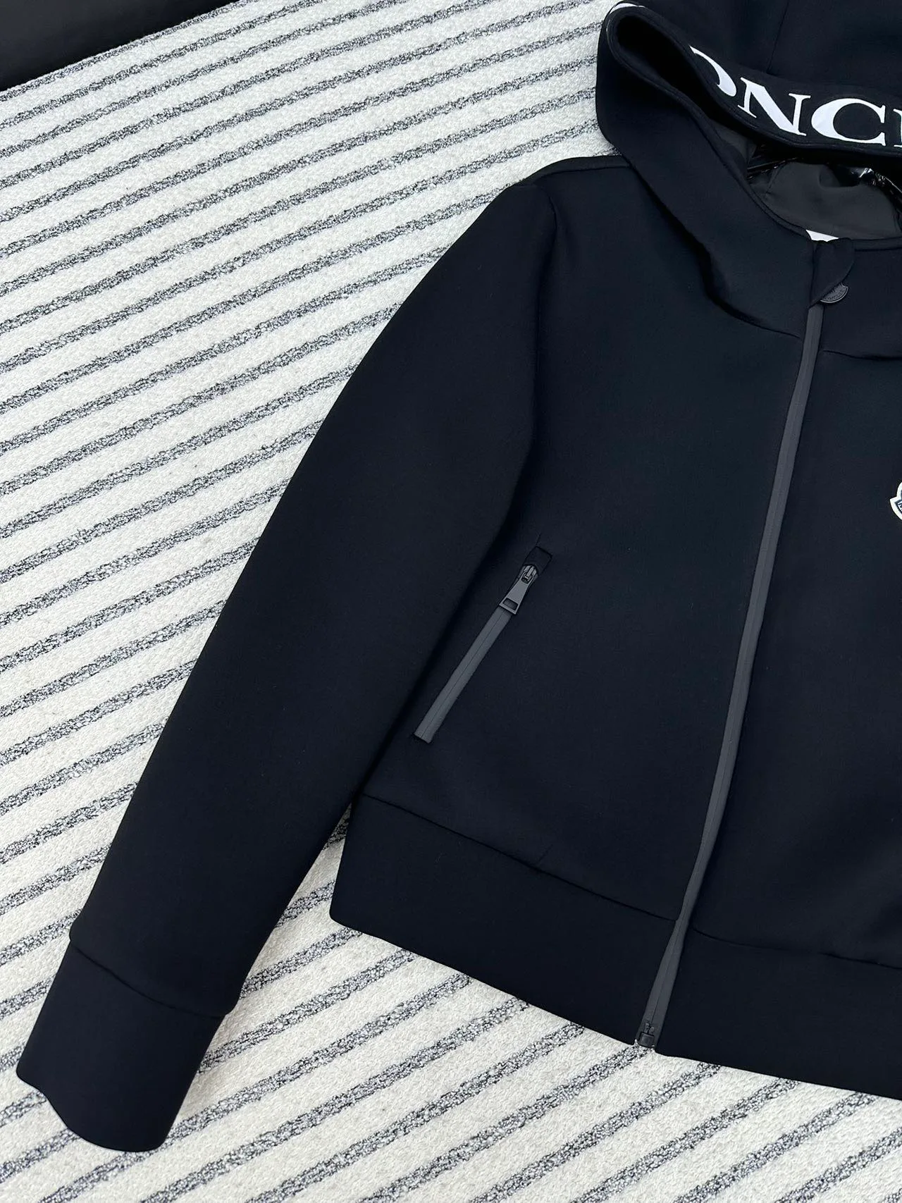 Women's Jackets And Down Jackets MONCLER 17898979