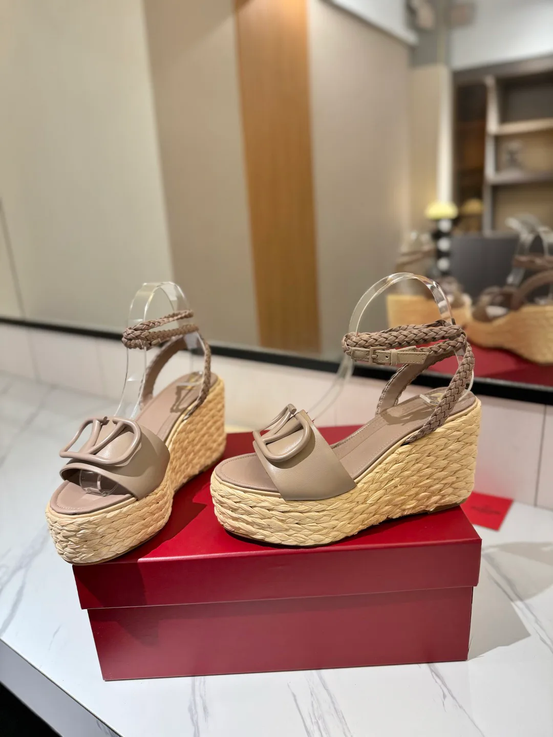Women's Open-Toe Sandals VALENTINO 17946614
