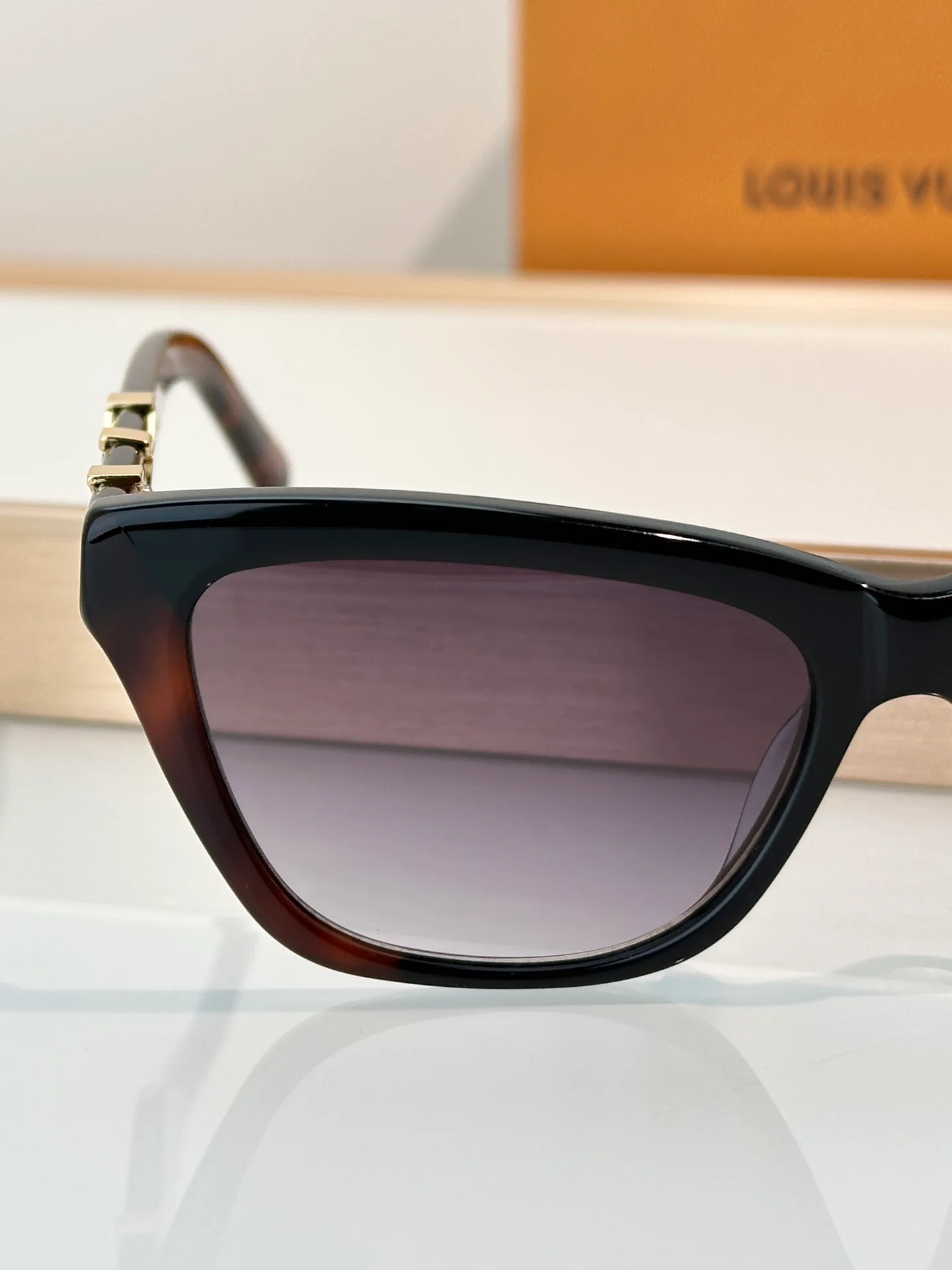 Glasses LOUIS VUITTON 18095234