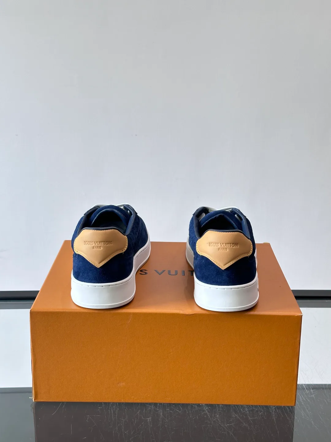 Women's Sneakers LOUIS VUITTON 17646126