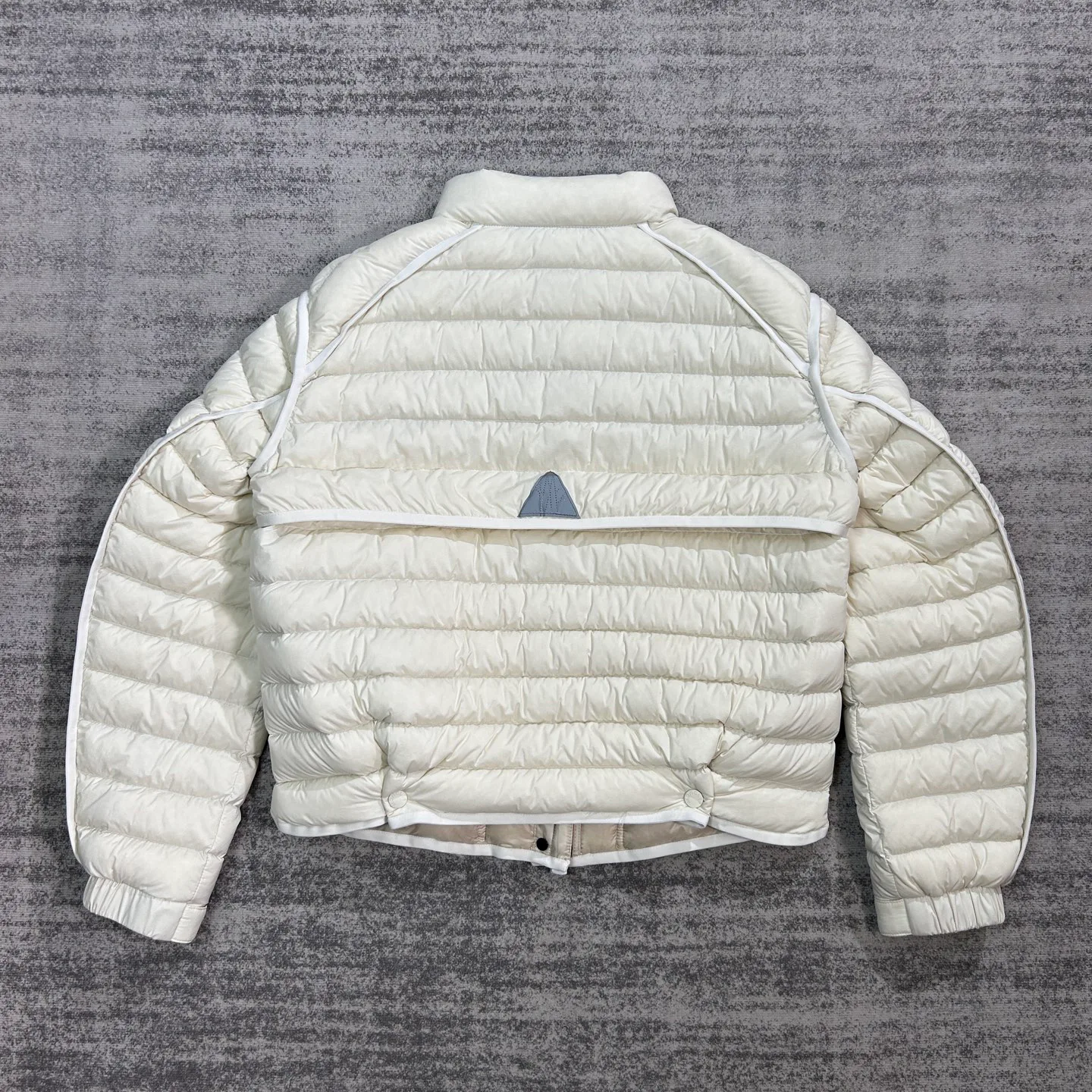 Women's Jackets And Down Jackets MONCLER 18255172