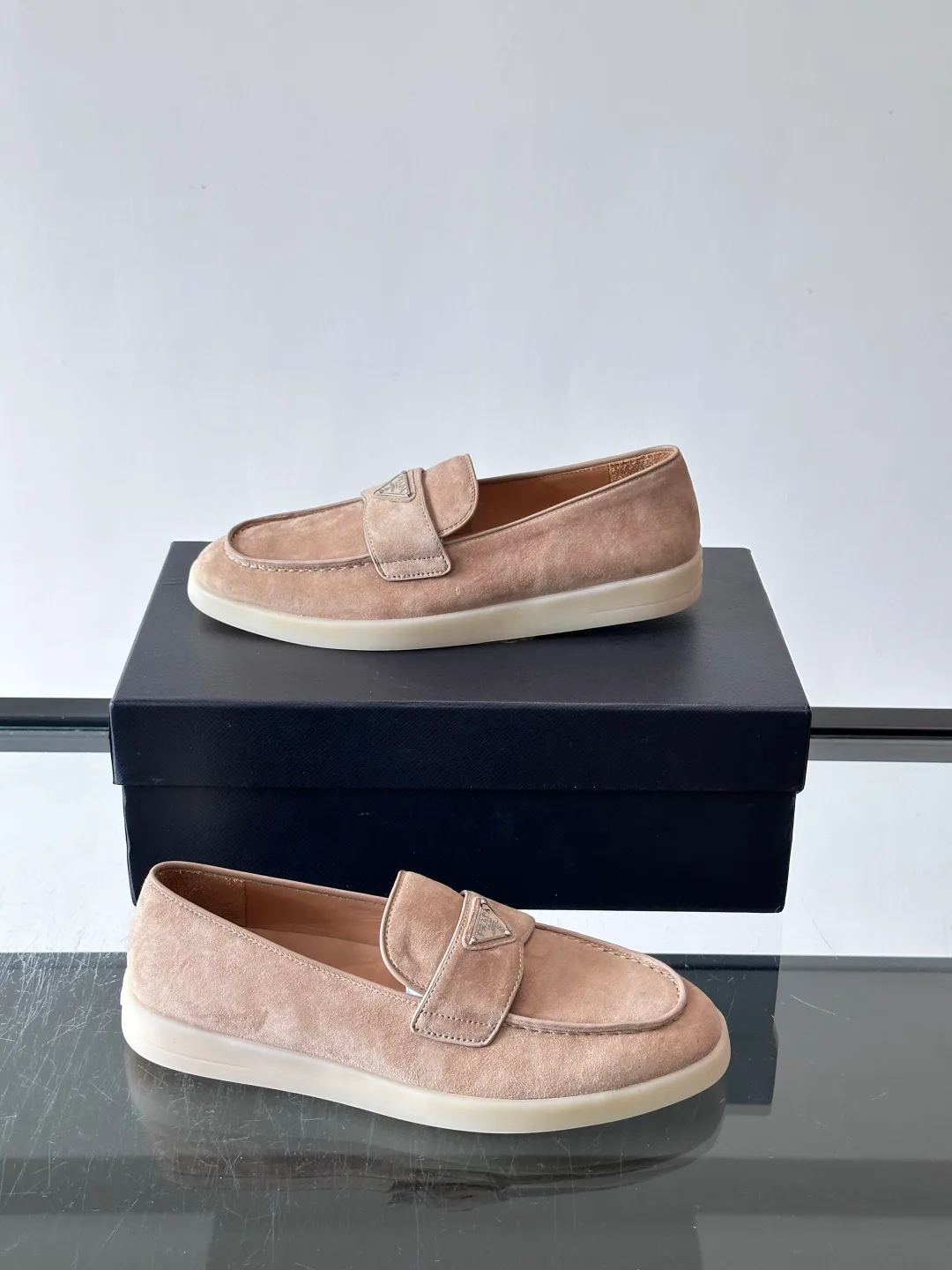 Men's Loafers And Dress Shoes PRADA 18119023