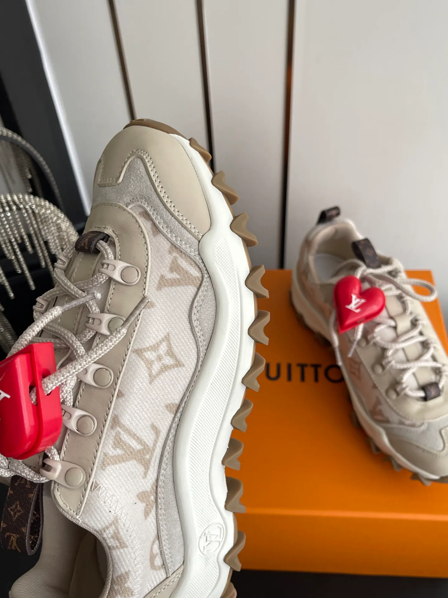 Women's Sneakers LOUIS VUITTON 17554377