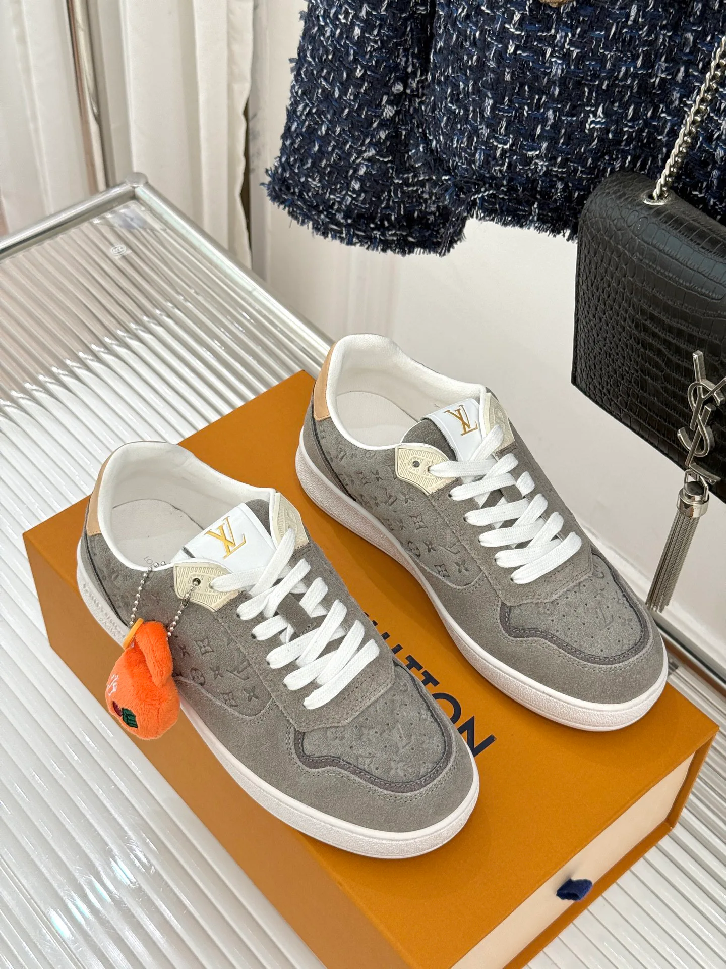 Women's Sneakers LOUIS VUITTON 18036324