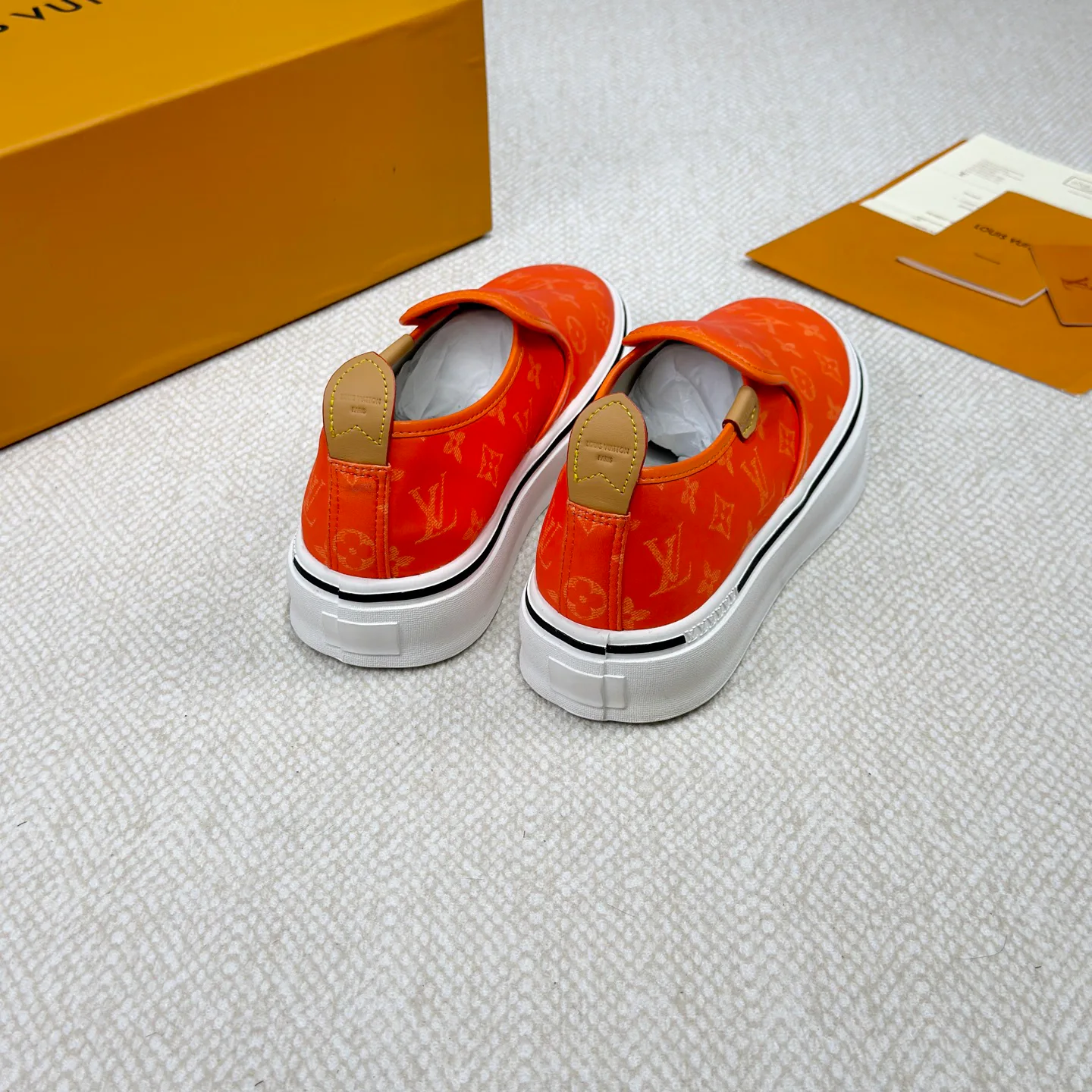 Men's Sneakers LOUIS VUITTON 18365136