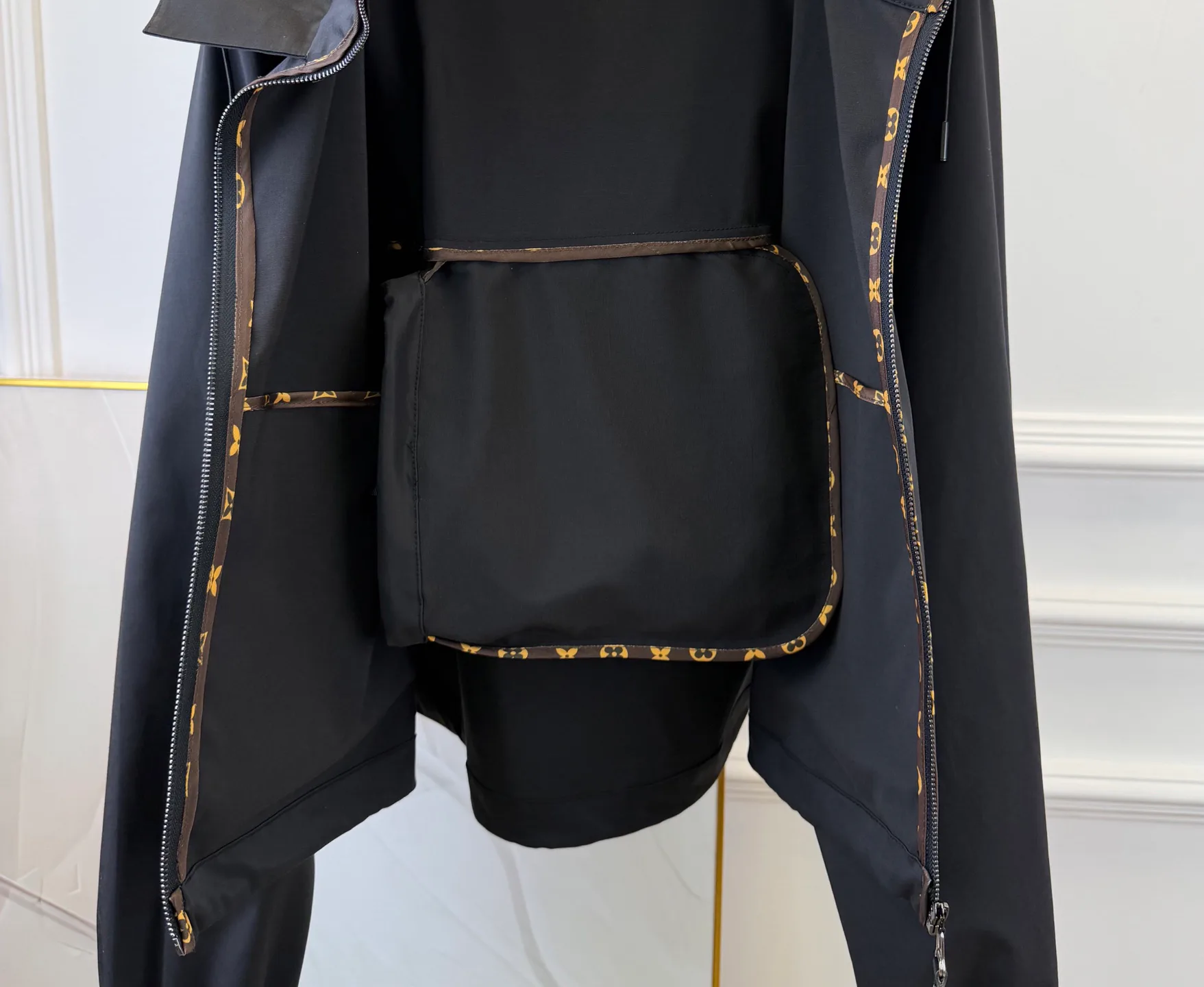 Women's Jackets And Down Jackets LOUIS VUITTON 18010713