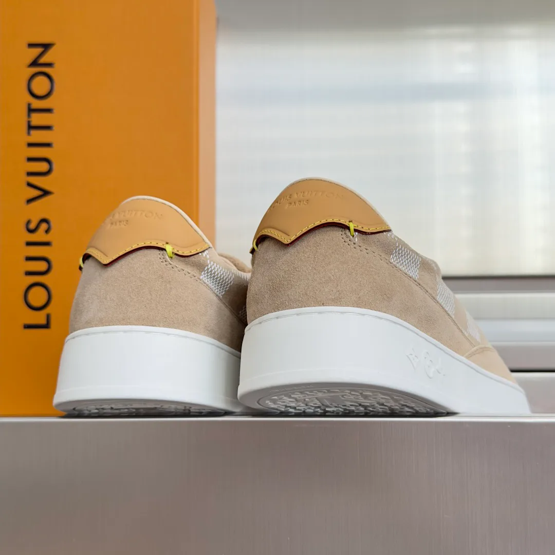 Women's Sneakers LOUIS VUITTON 17950377