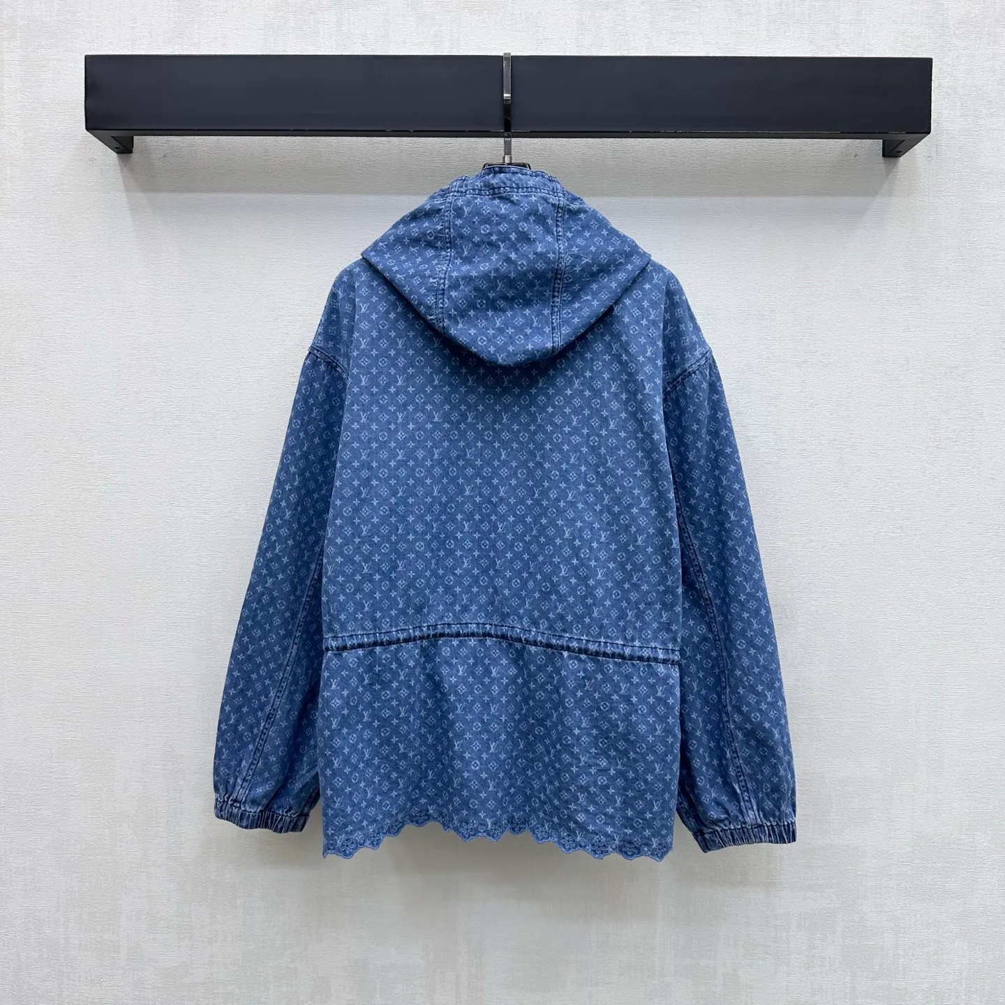 Women's Jackets And Down Jackets LOUIS VUITTON 17392650