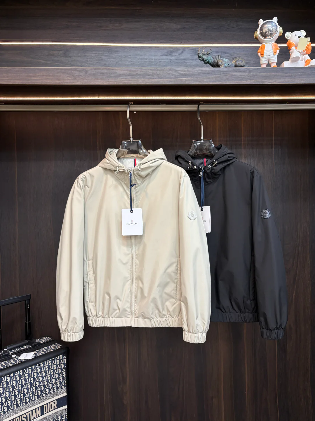 Women's Jackets And Down Jackets MONCLER 18157283