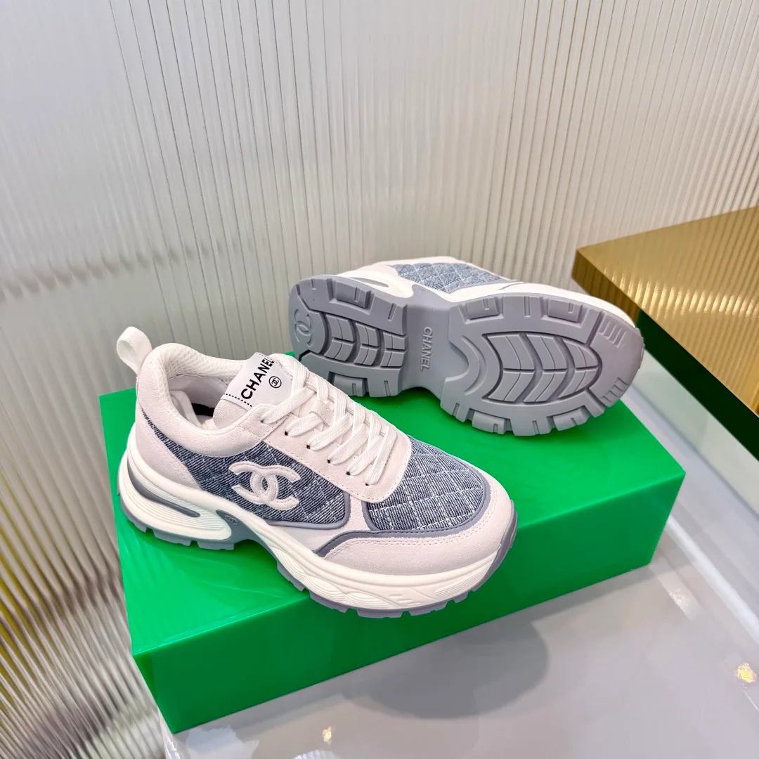Women's Sneakers CHANEL 18366958