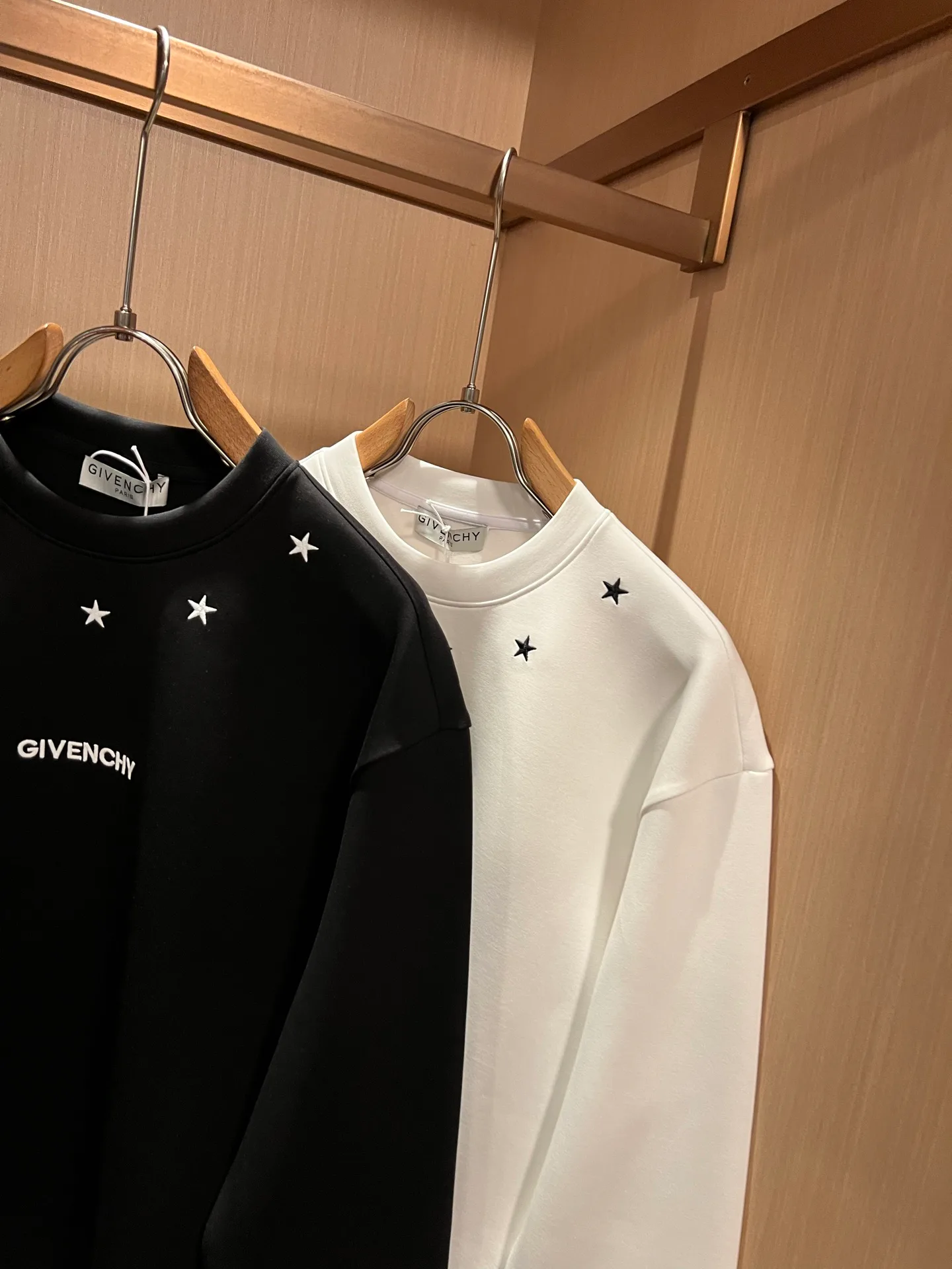 Men's Sweatshirts And Hoodies GIVENCHY 18519642