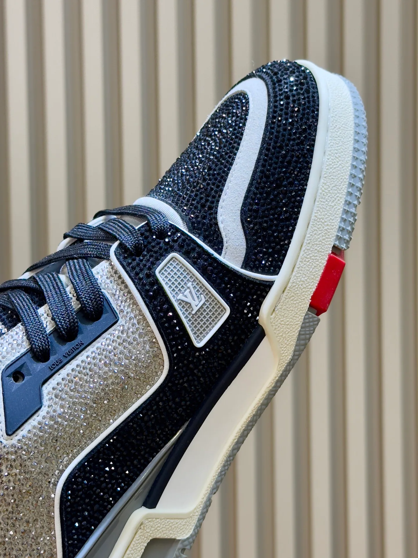 Women's Sneakers LOUIS VUITTON 18073555