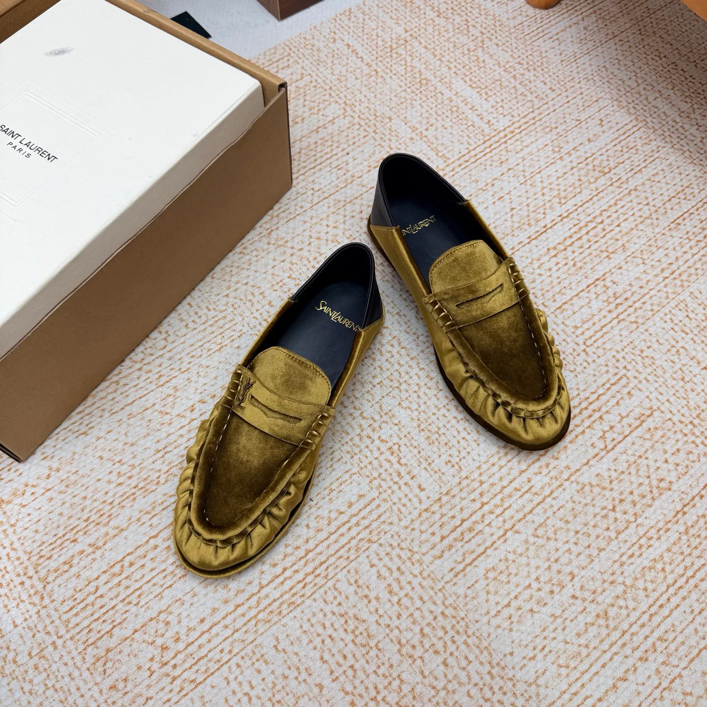 Women's Loafers And Moccasins SAINT LAURENT 18104186