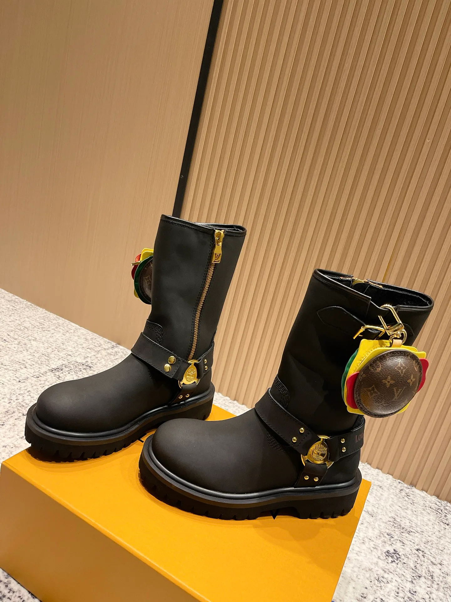 Ботинки Женские Louis Vuitton 18618956
