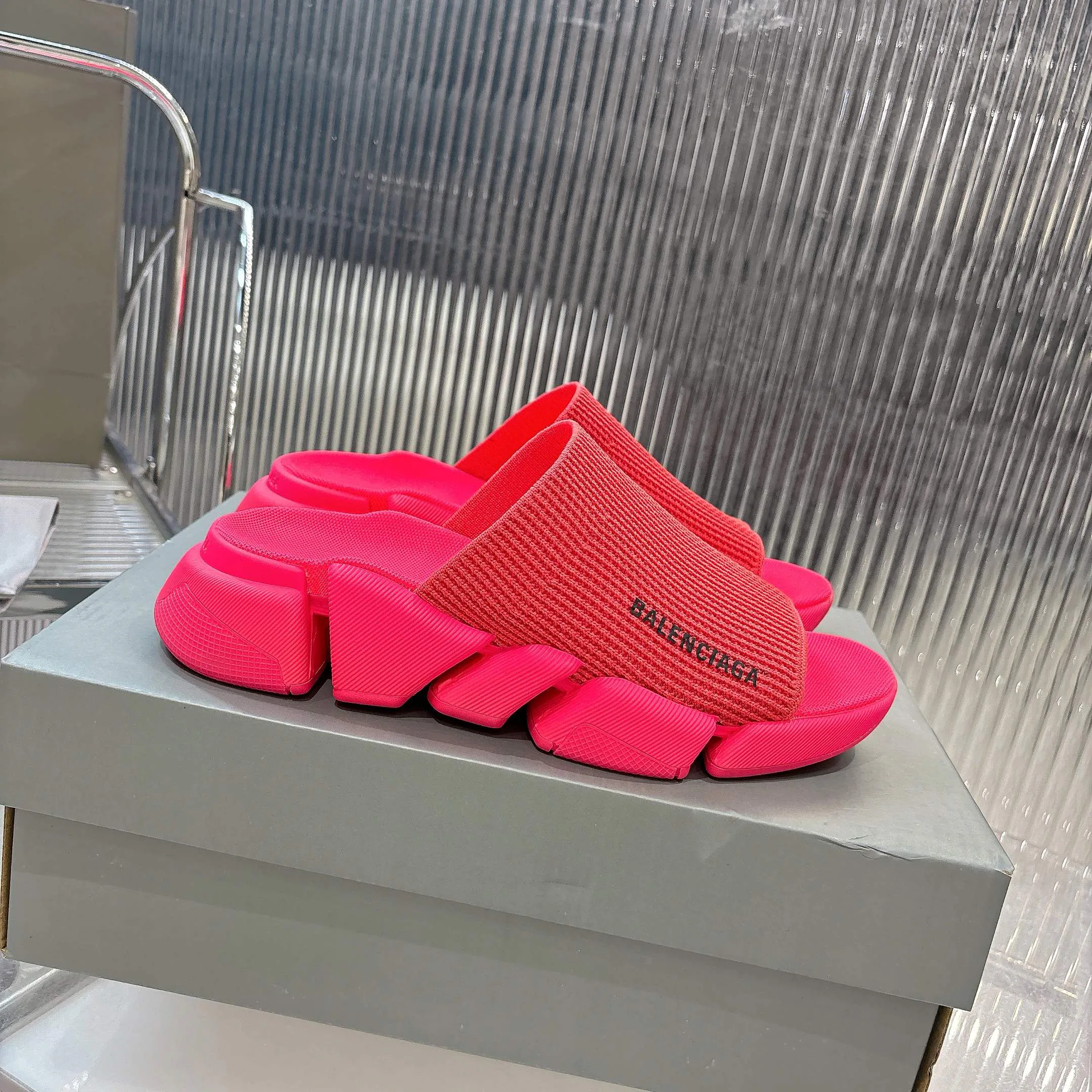 Women's Flip-Flops BALENCIAGA 17182655
