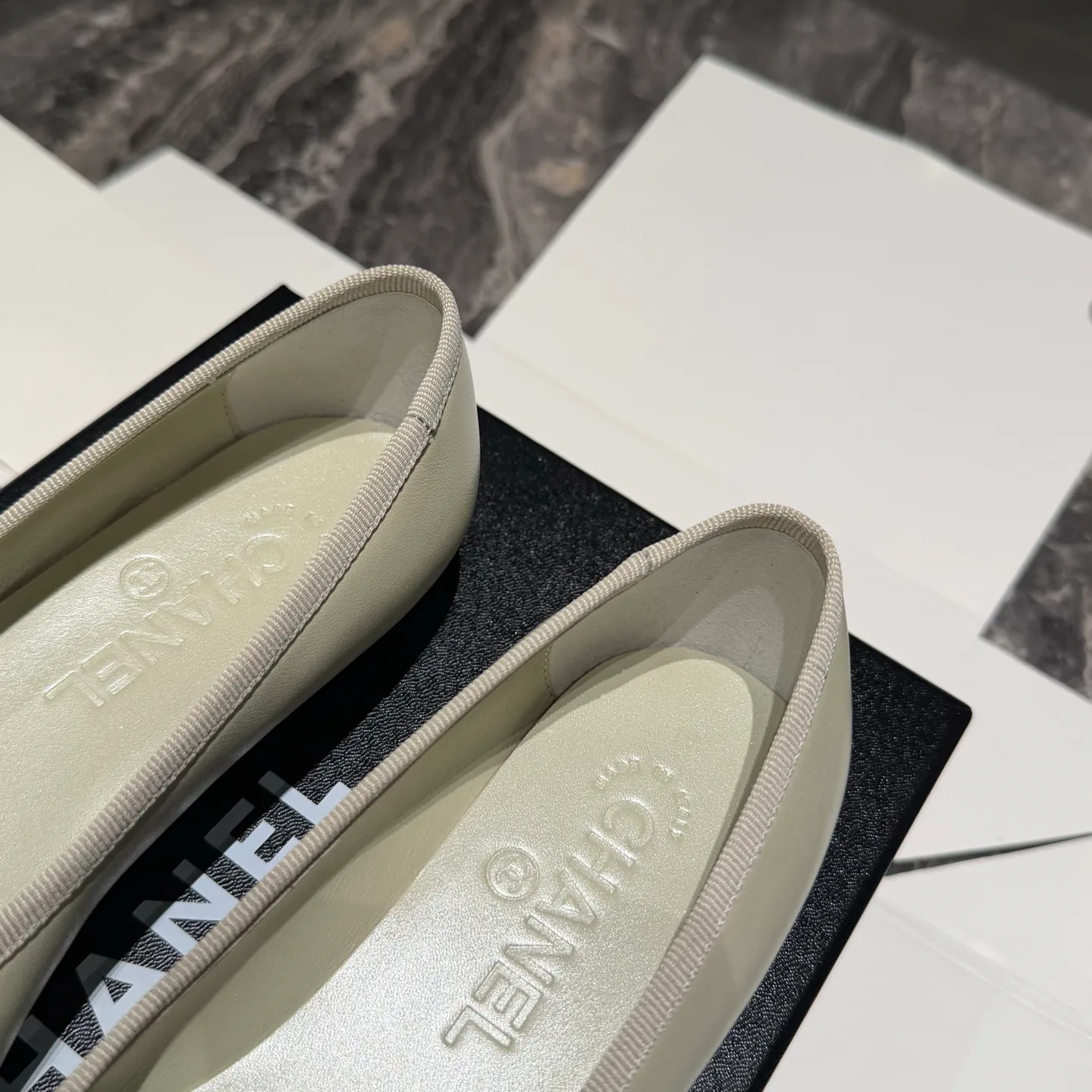Women's Ballet Flats CHANEL 18201908