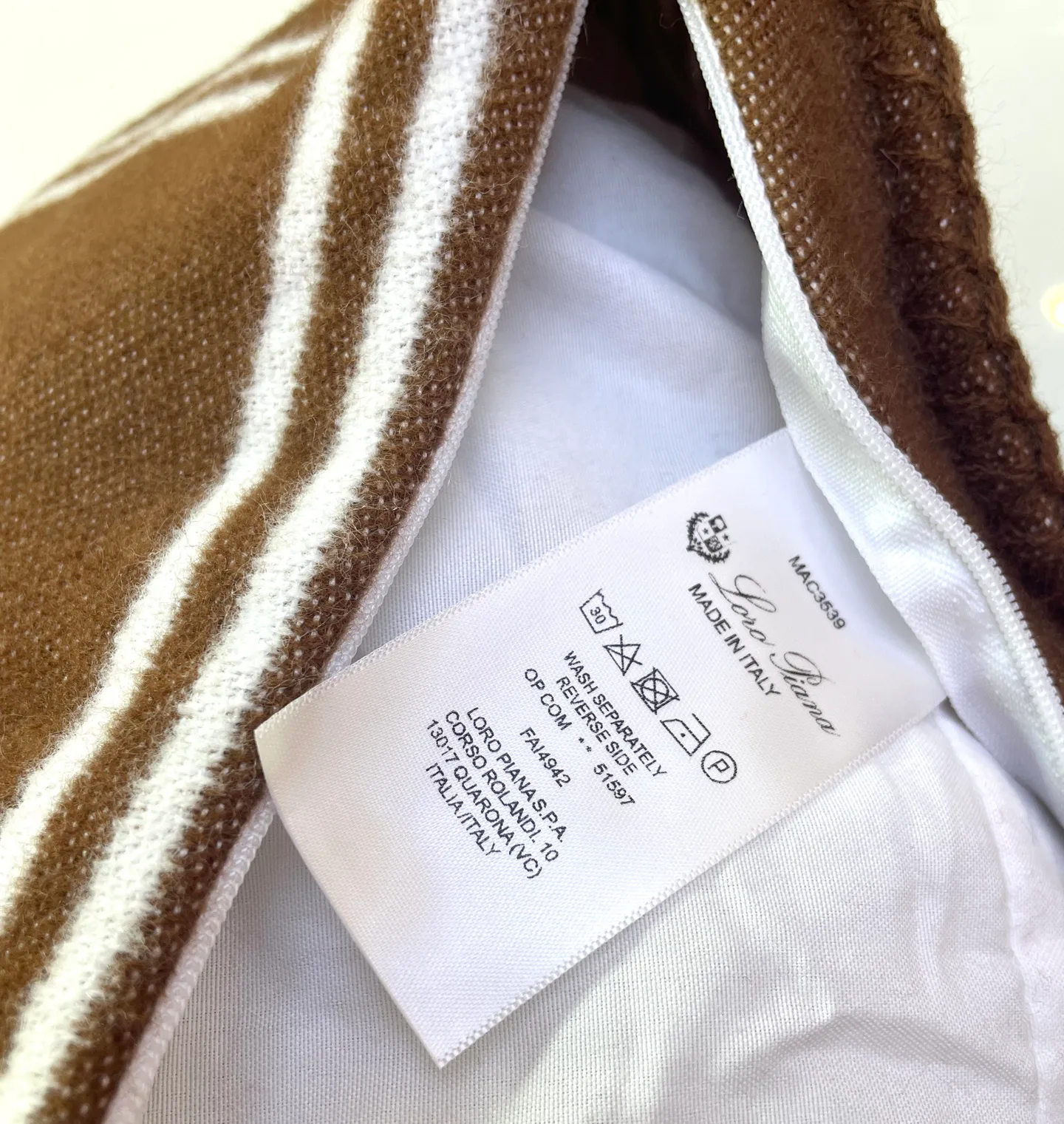 Textiles LORO PIANA 17928299
