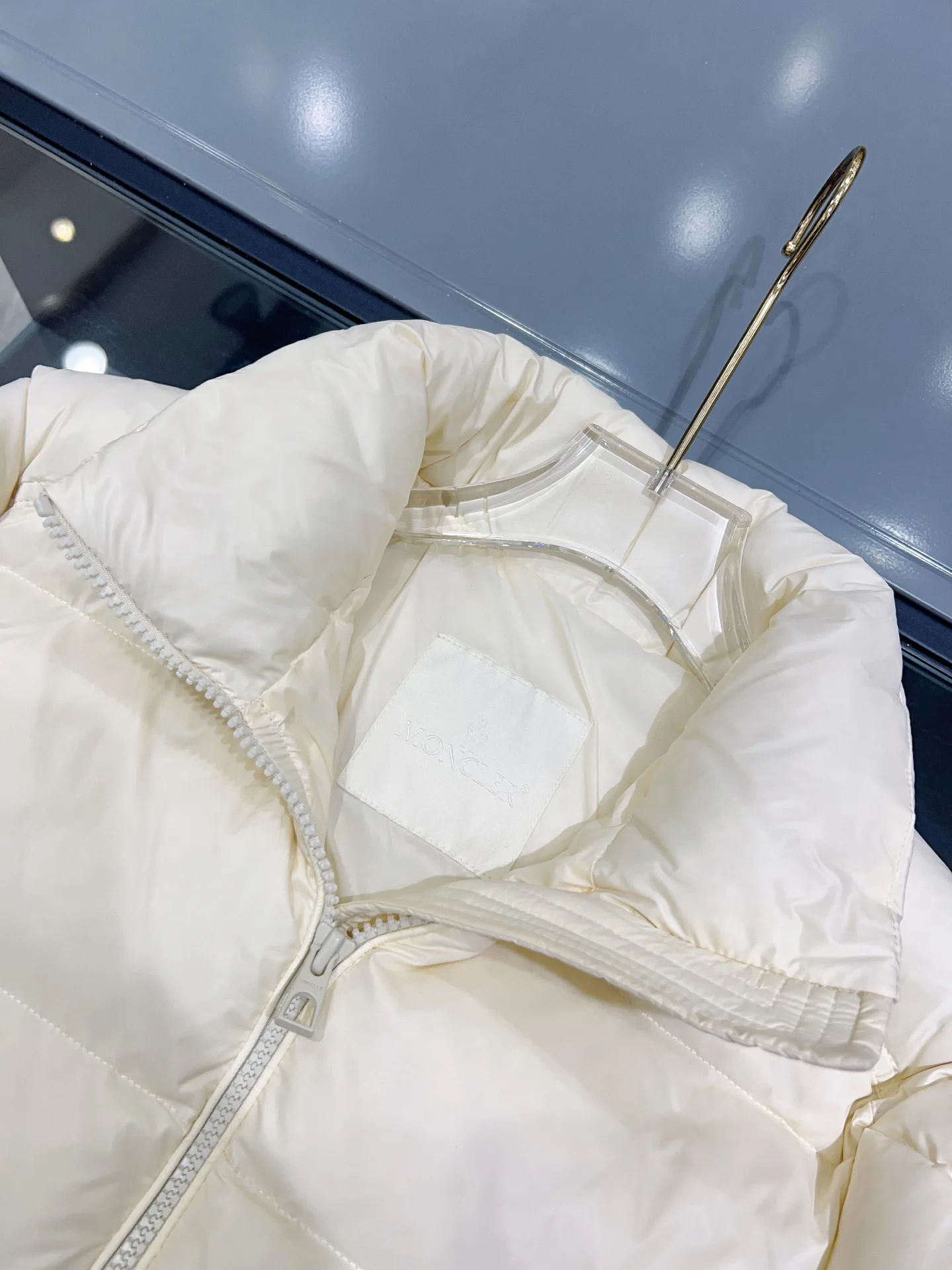 Women's Jackets And Down Jackets MONCLER 18368424