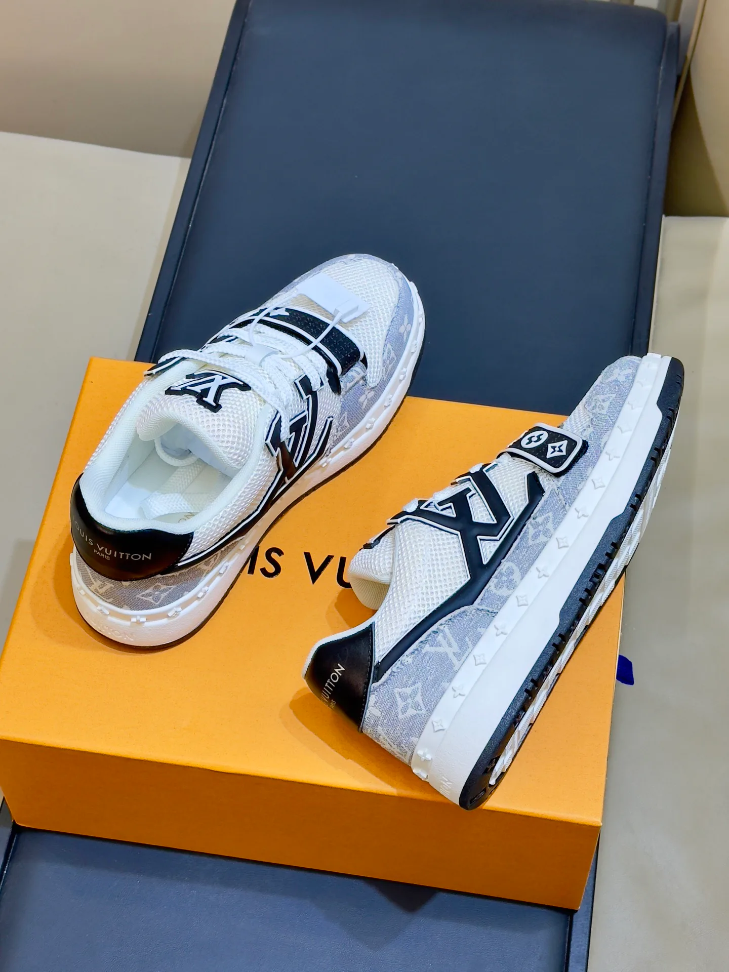 Men's Sneakers LOUIS VUITTON 18073549