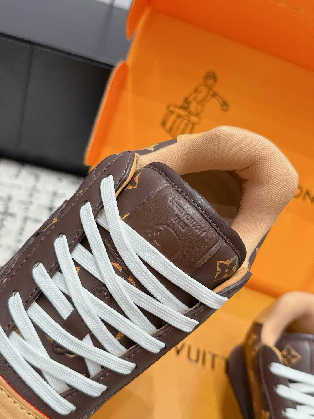 Women's Sneakers LOUIS VUITTON 18406470