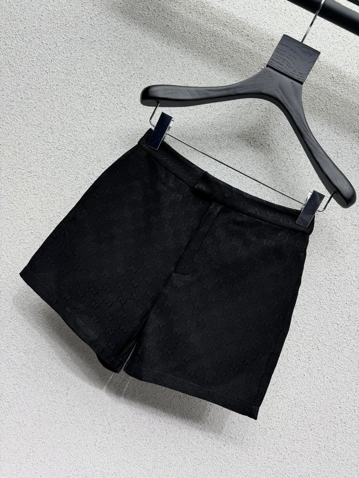 Women's Shorts GUCCI 18228572
