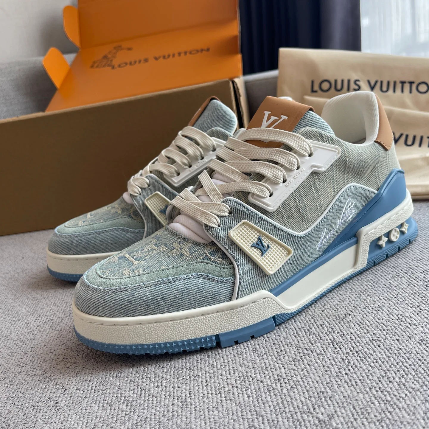 Women's Sneakers LOUIS VUITTON 17511541