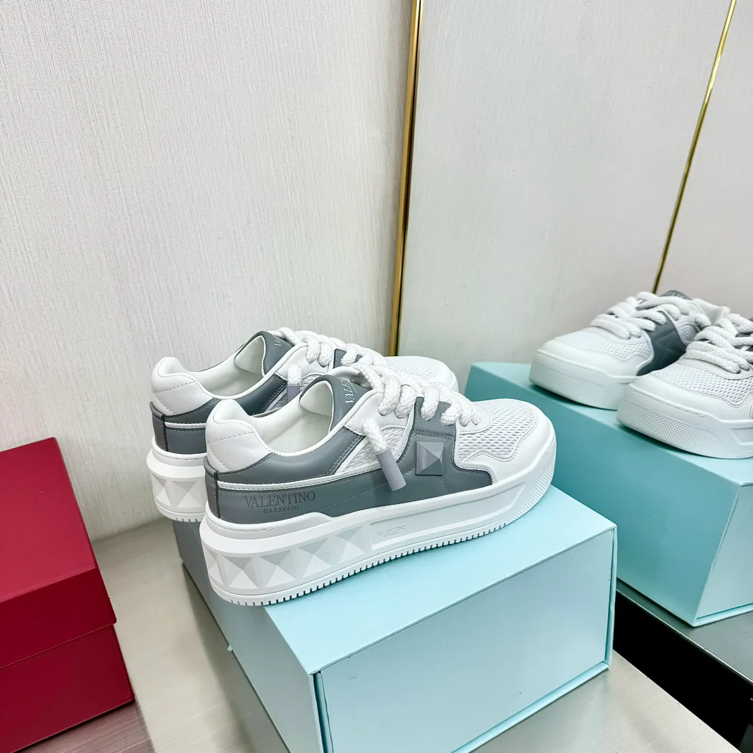 Women's Sneakers VALENTINO 17904340
