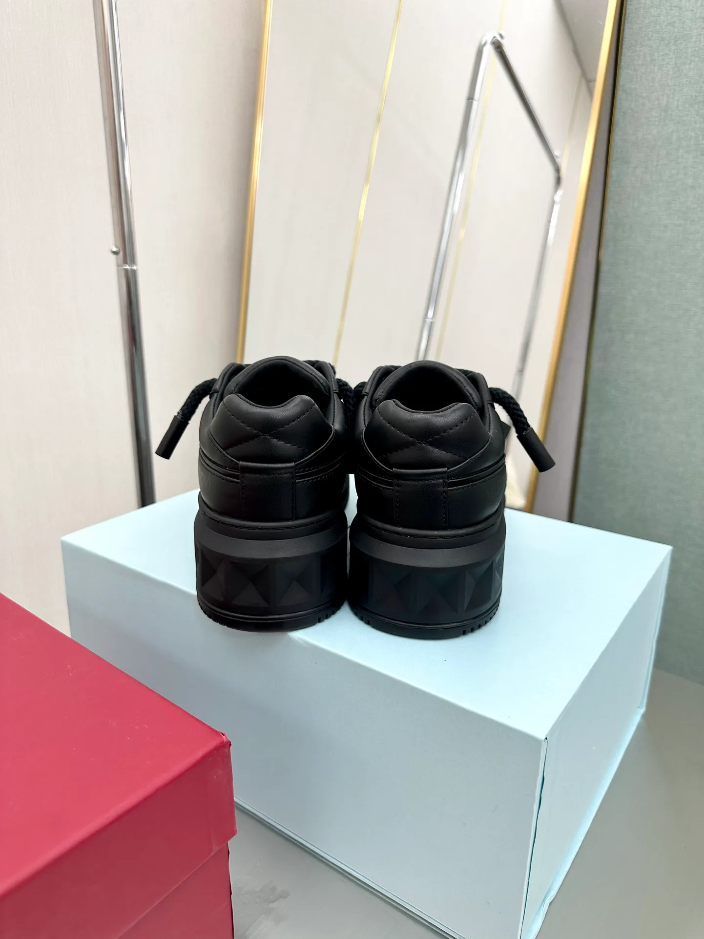 Women's Sneakers VALENTINO 17904333