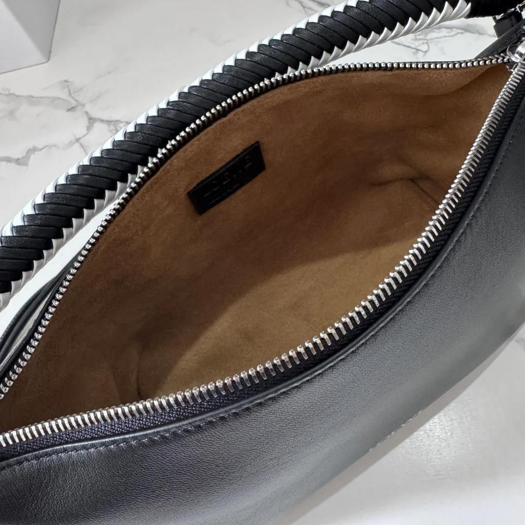 Women's Classic Handbags LOEWE 17678697