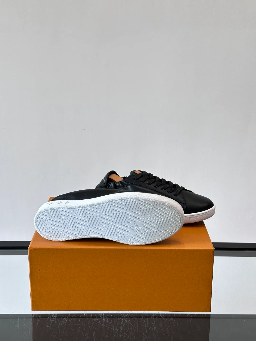 Men's Sneakers LOUIS VUITTON 18263692
