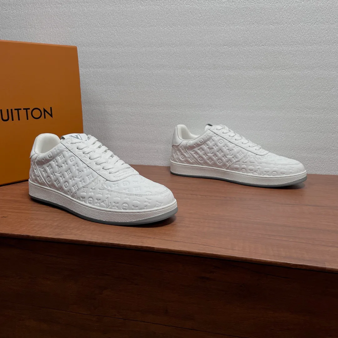Men's Sneakers LOUIS VUITTON 18100783