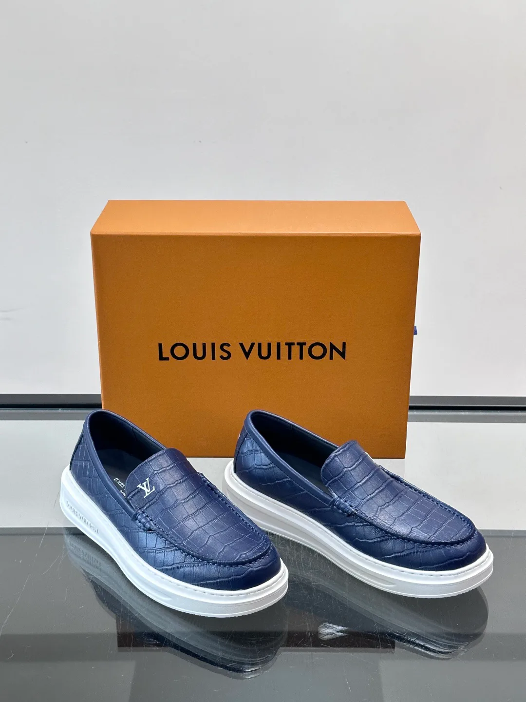 Men's Loafers And Dress Shoes LOUIS VUITTON 17806103