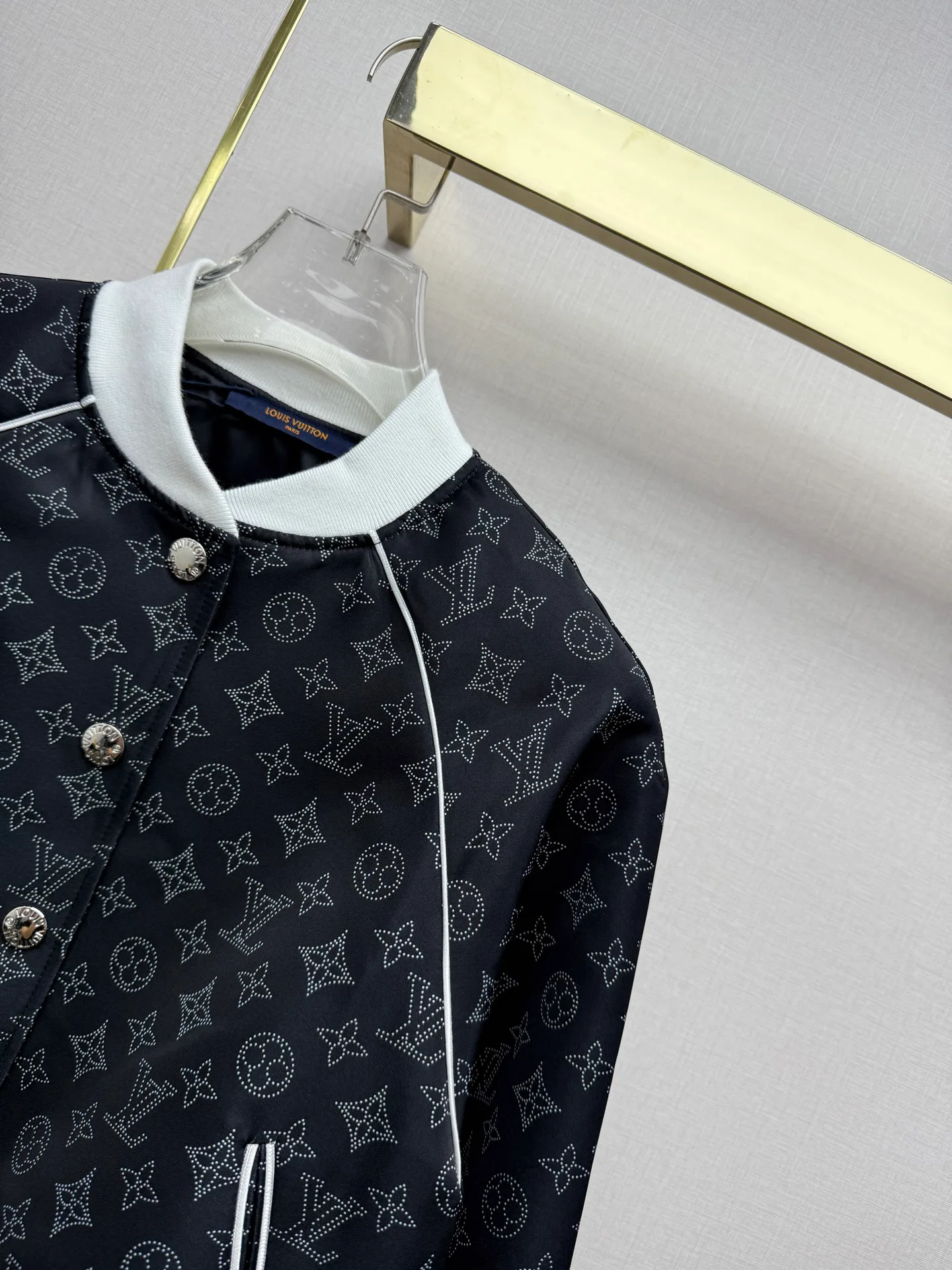 Women's Jackets And Down Jackets LOUIS VUITTON 18348136