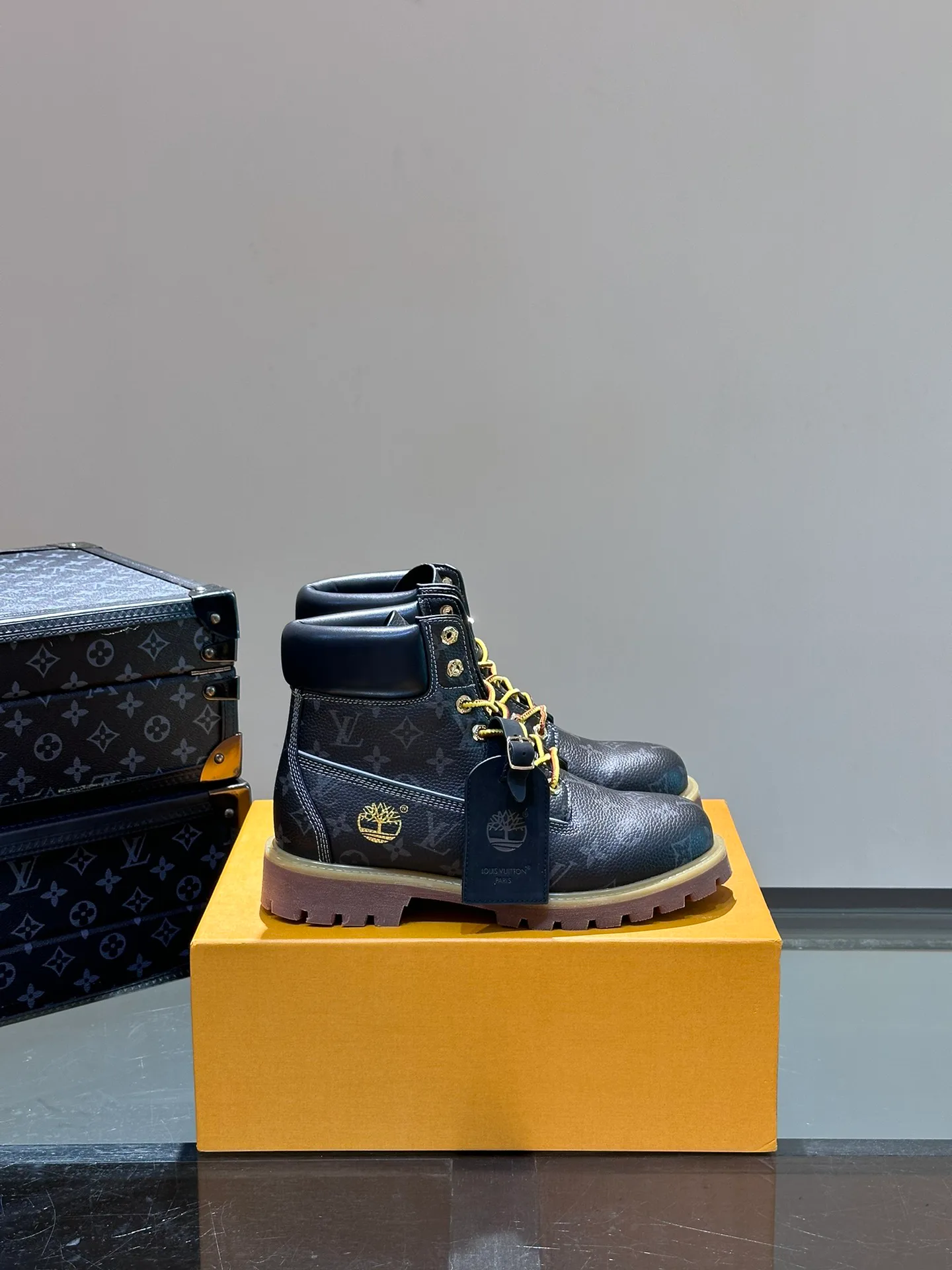 Men's Ankle Boots LOUIS VUITTON 17955337