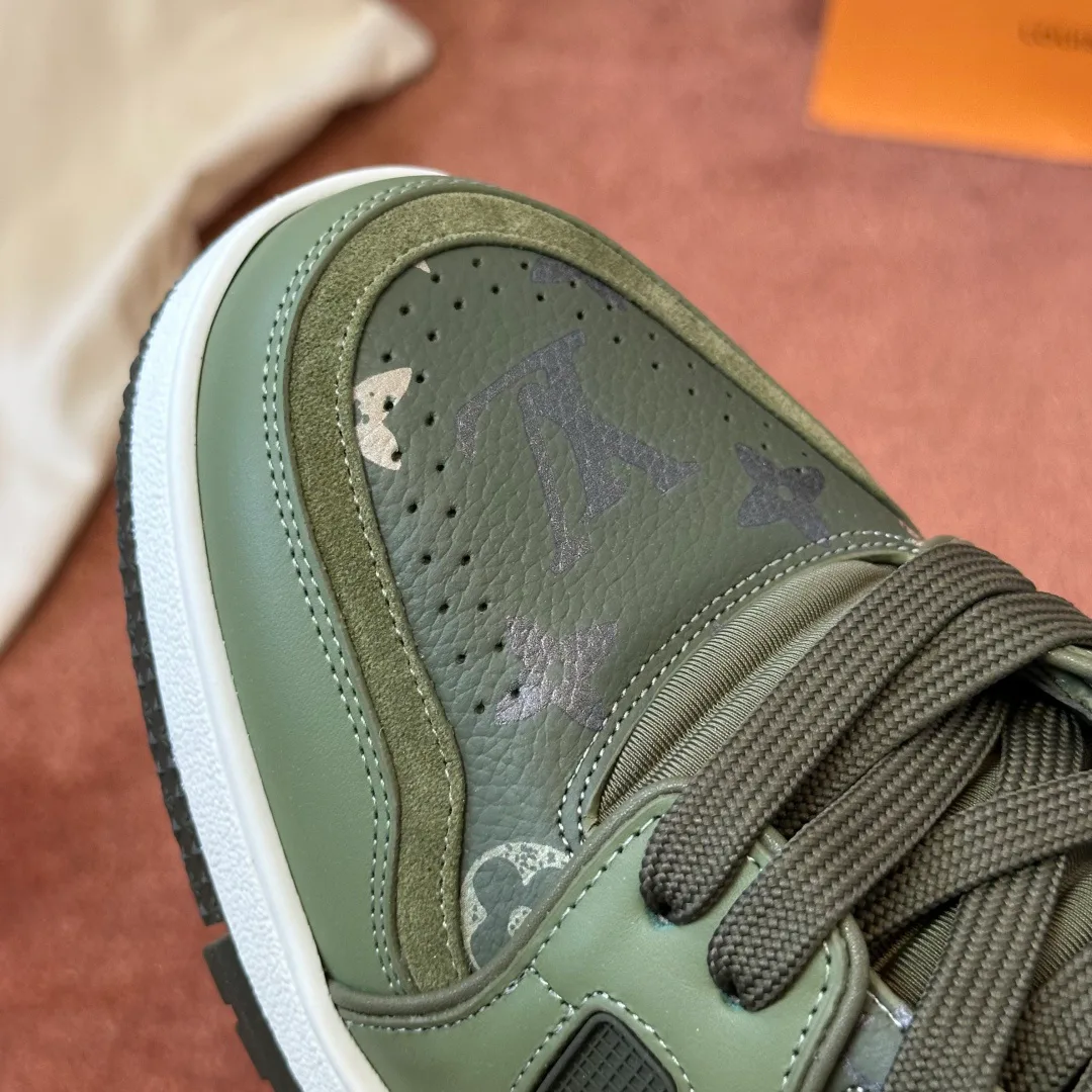 Men's Sneakers LOUIS VUITTON 18039933